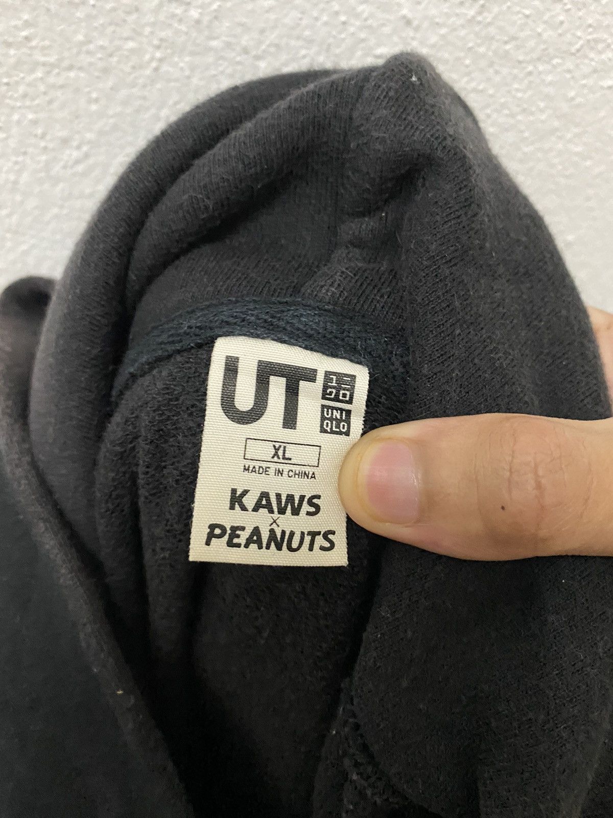 Kaws × Peanuts 🇯🇵KAWS Joe Kaws X Uniqlo Sweater Hoodies Size US M / EU 48-50 / 2 - 12 Thumbnail