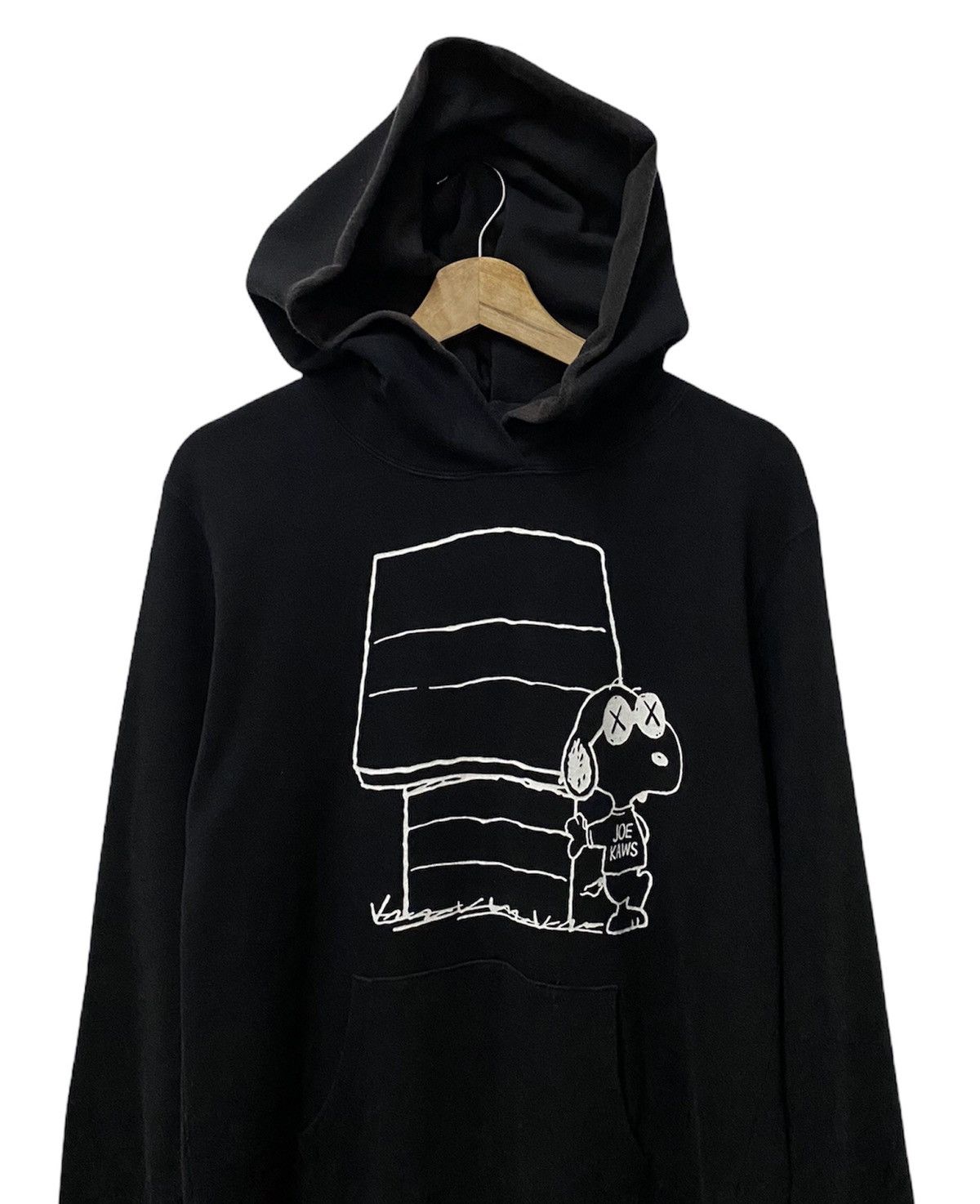 Kaws × Peanuts 🇯🇵KAWS Joe Kaws X Uniqlo Sweater Hoodies Size US M / EU 48-50 / 2 - 4 Thumbnail
