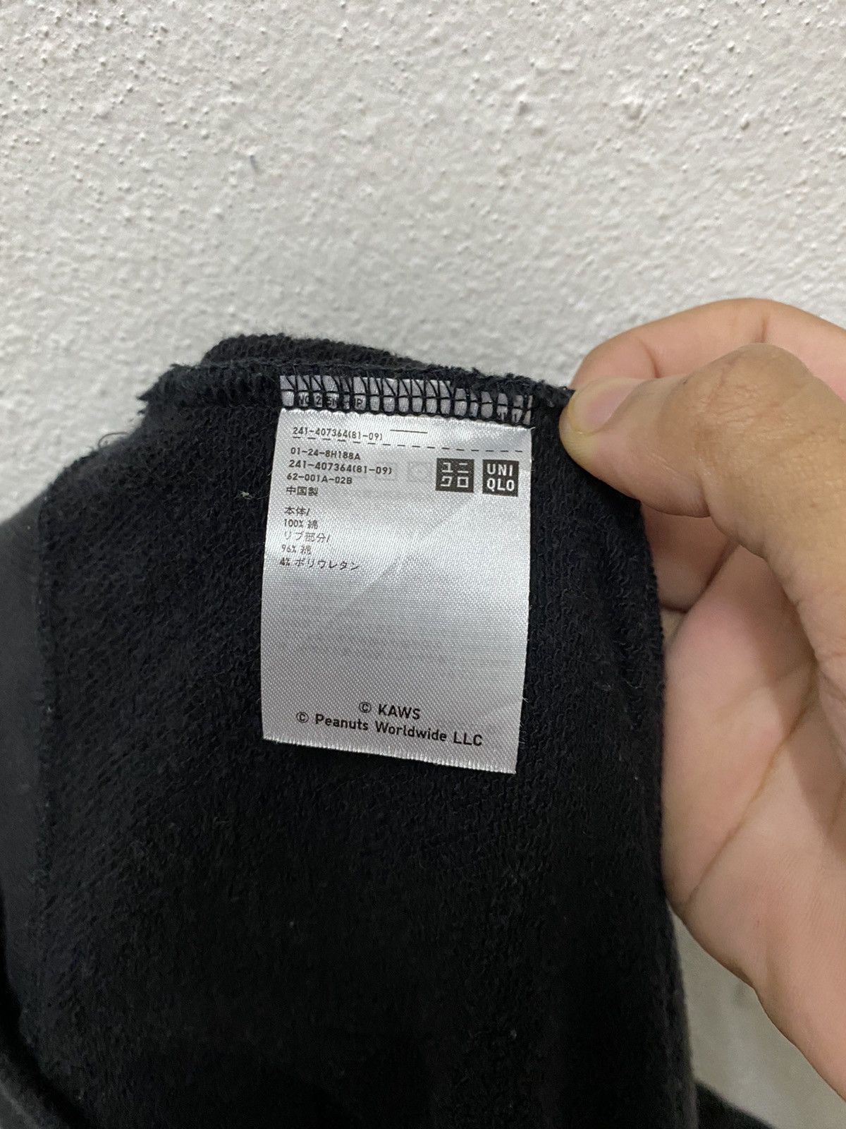 Kaws × Peanuts 🇯🇵KAWS Joe Kaws X Uniqlo Sweater Hoodies Size US M / EU 48-50 / 2 - 13 Thumbnail