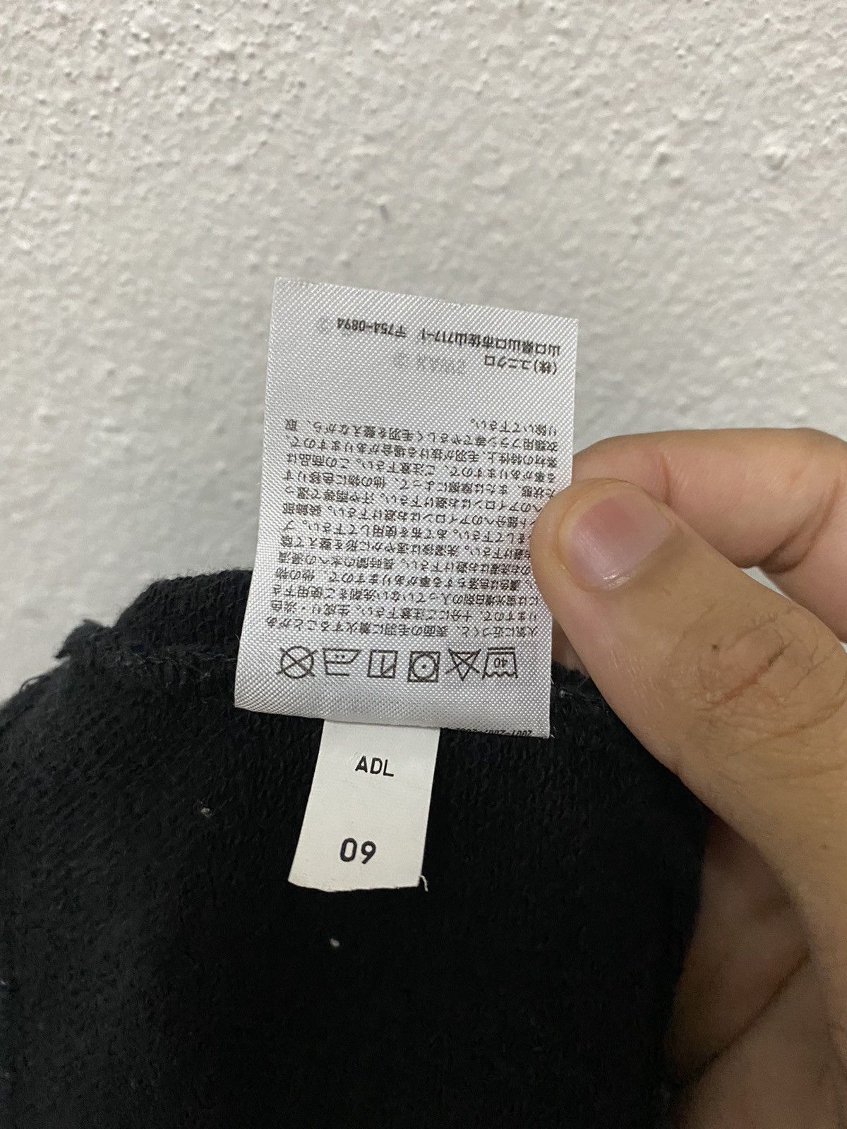 Kaws × Peanuts 🇯🇵KAWS Joe Kaws X Uniqlo Sweater Hoodies Size US M / EU 48-50 / 2 - 14 Thumbnail
