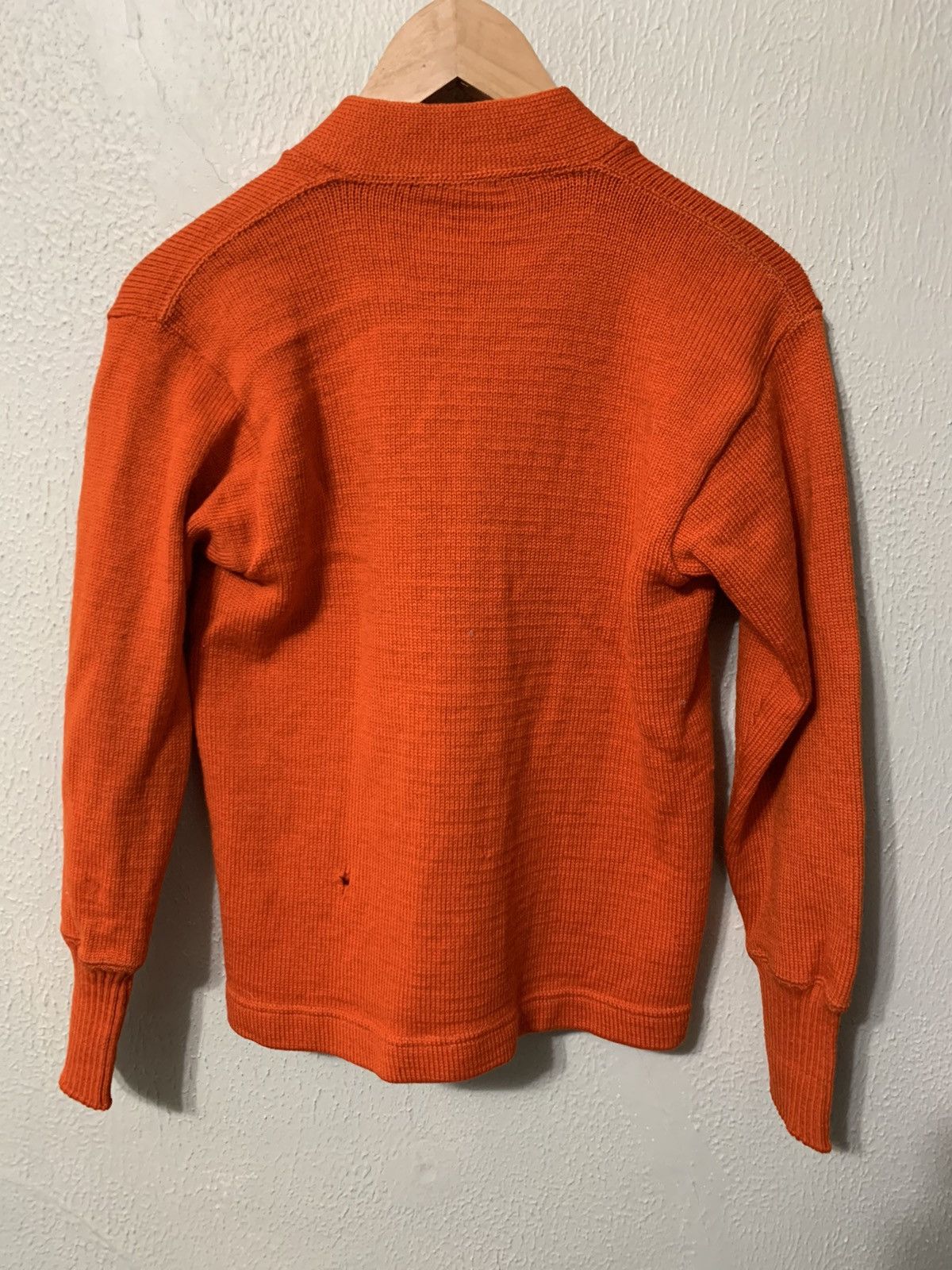 Vintage Vintage 1970s Orange Solid Two Pocket Knit Cardigan Size US S / EU 44-46 / 1 - 3 Thumbnail