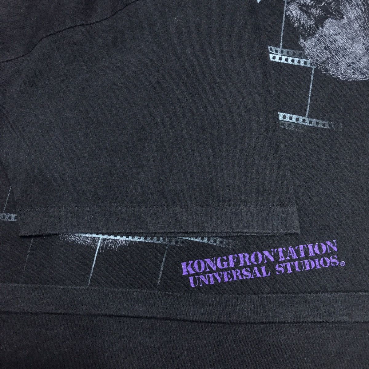 Other Vintage Kongfrontation Universal Studios Tee Size US L / EU 52-54 / 3 - 3 Thumbnail