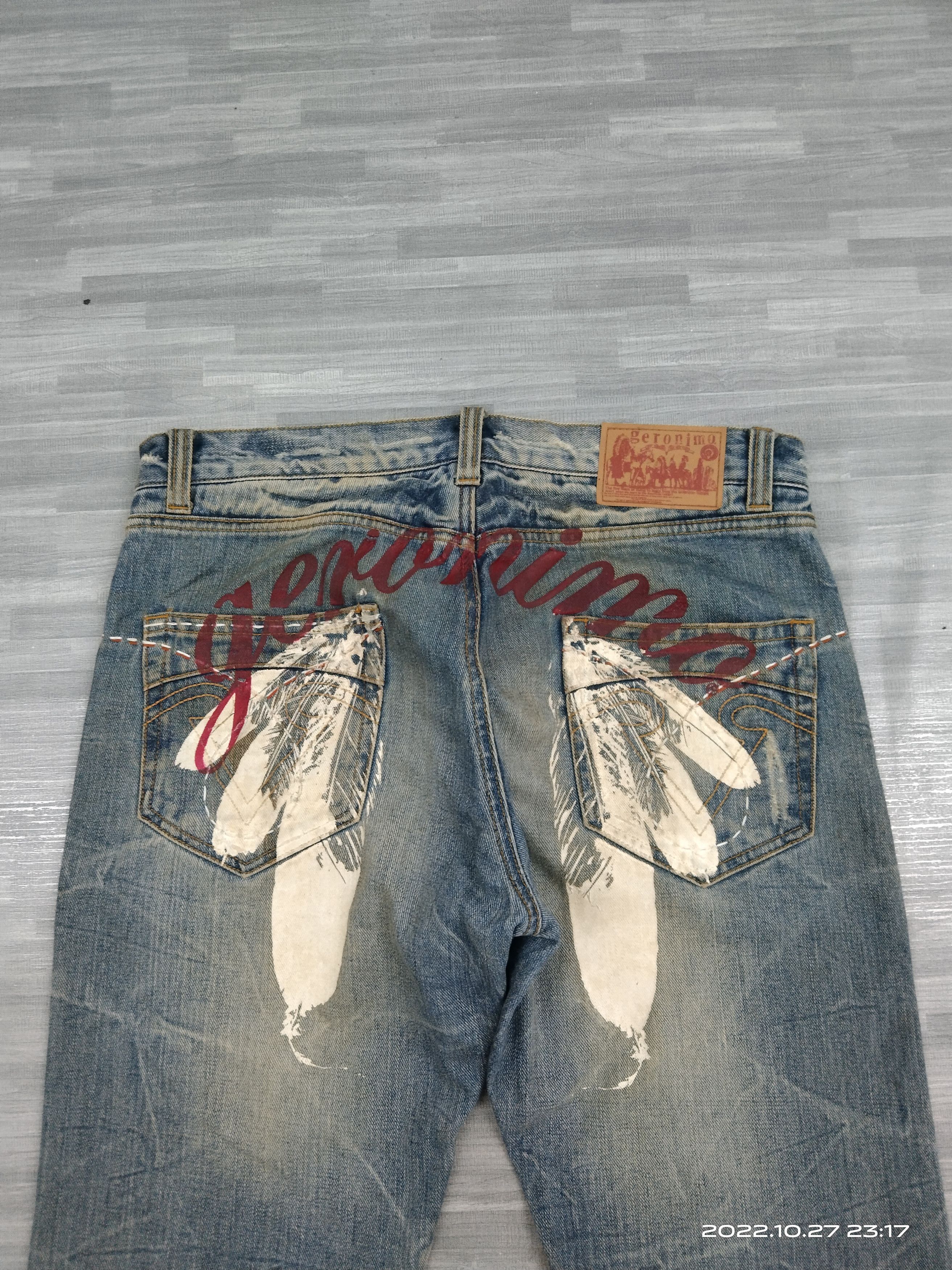 Art Comes First × Native DiSTRESSED NATIVE AMERICAN CULTURE ART GERONIM0 DENIM PANTS Size US 32 / EU 48 - 5 Thumbnail