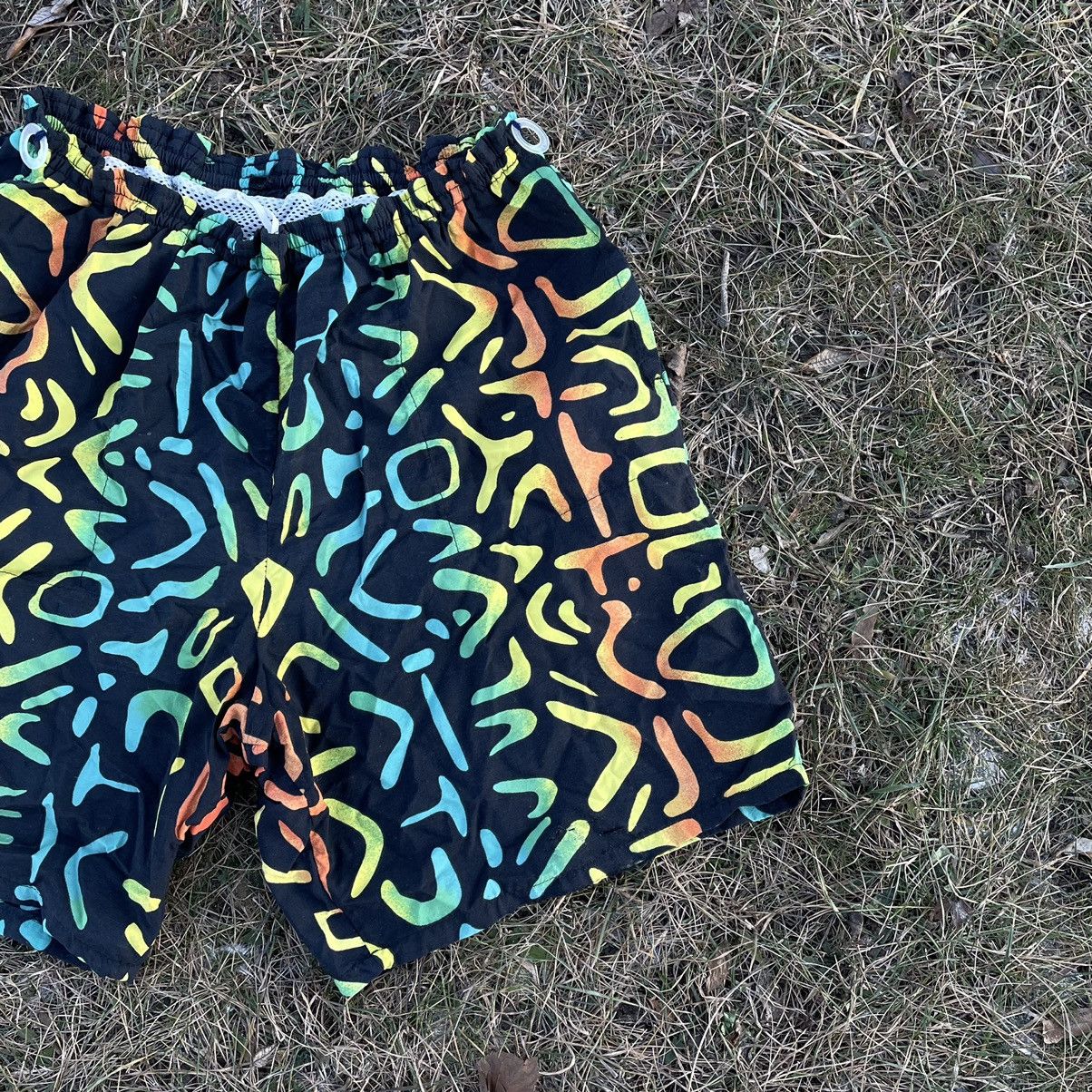 Vintage Vintage 90s All Over Print Baggy Shorts Rave Streetwear 32 Size US 32 / EU 48 - 2 Thumbnail