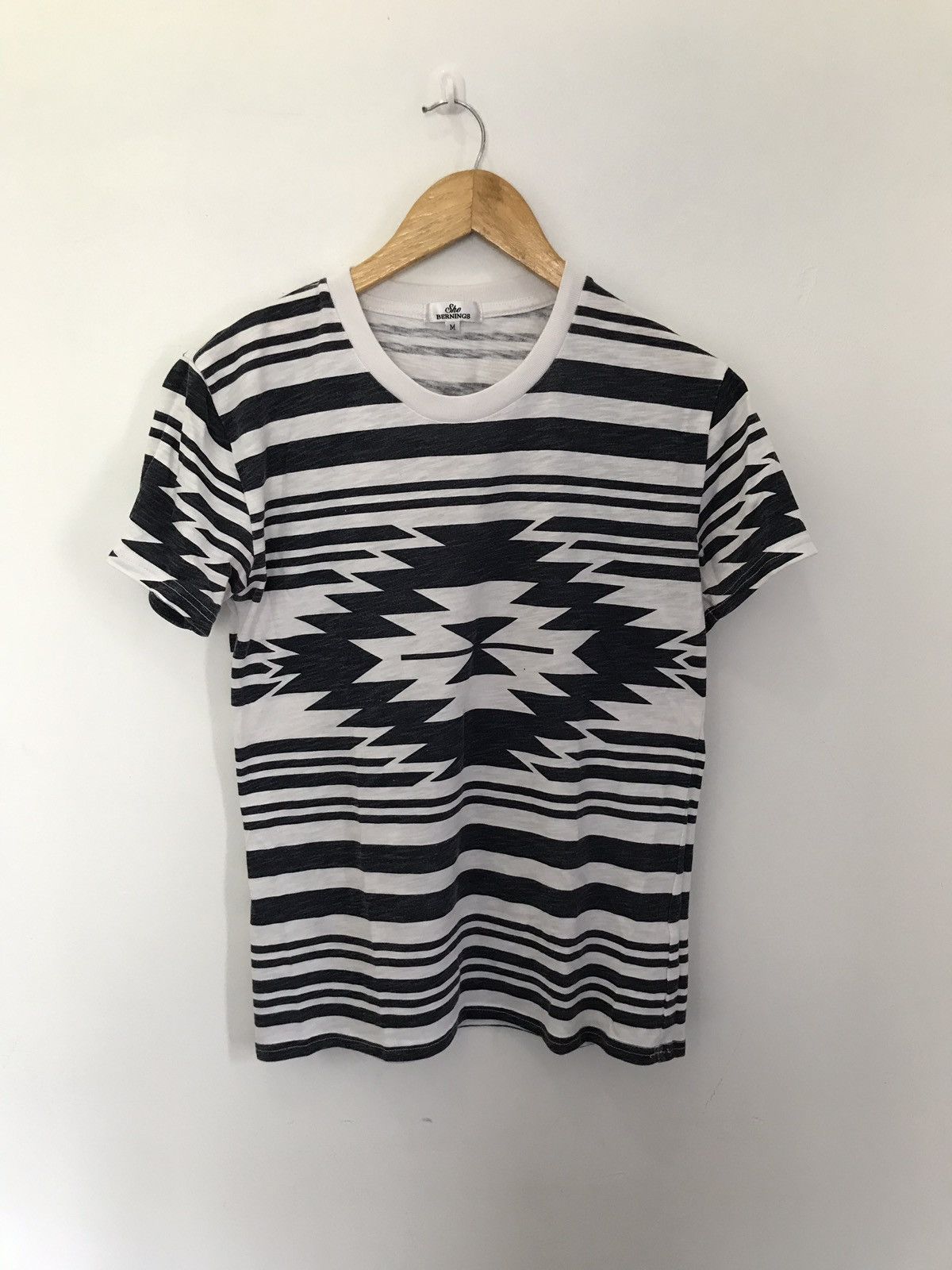 Japanese Brand Vintage Japanese Brand Berning Sho Tee Nice Design Size US S / EU 44-46 / 1 - 1 Thumbnail