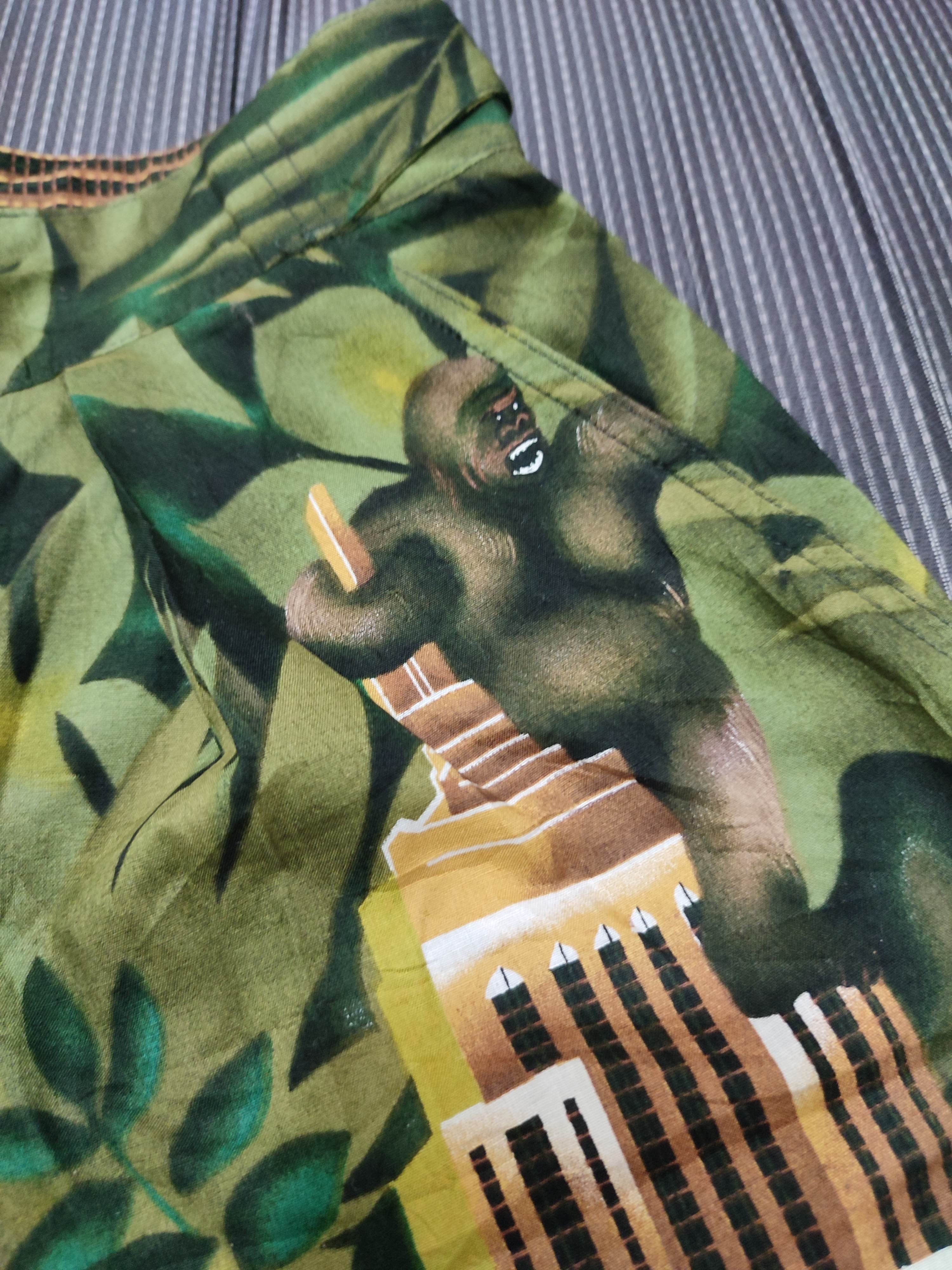 Issey Miyake × Tsumori Chisato × Vintage 🔥Rare! Vintage Issey Miyake Fullprint Angry Kingkong Shorts Size US 29 - 3 Thumbnail