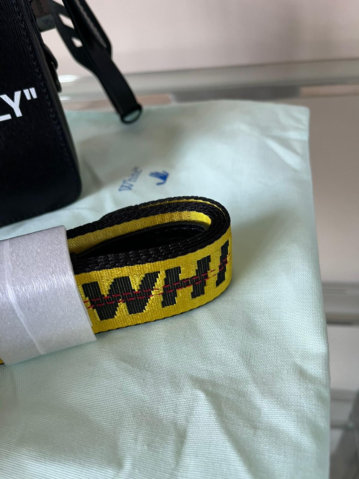 Off-White Virgil Paris, France Leather Binder Clip Hand Bag Size ONE SIZE - 13 Thumbnail