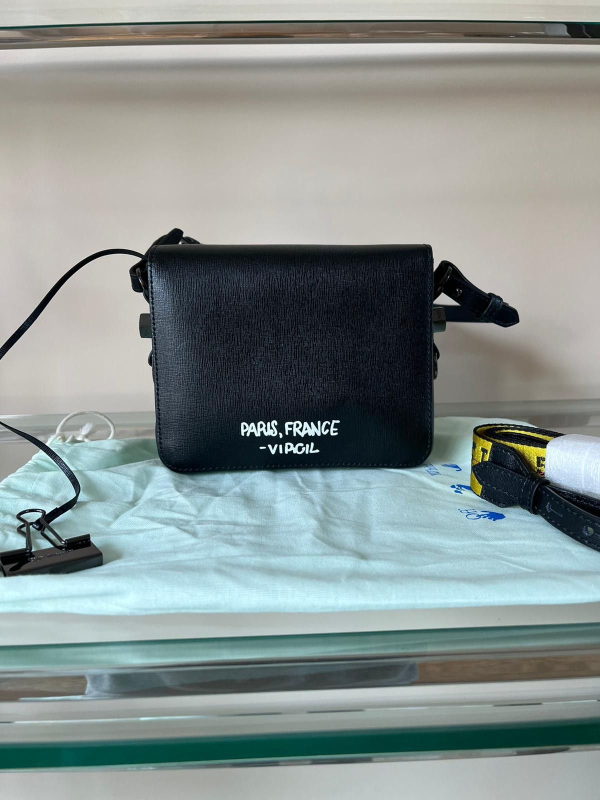Off-White Virgil Paris, France Leather Binder Clip Hand Bag Size ONE SIZE - 1 Thumbnail