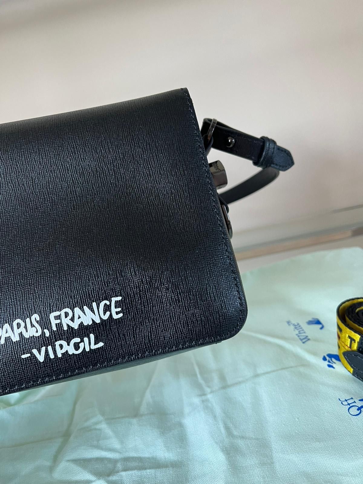 Off-White Virgil Paris, France Leather Binder Clip Hand Bag Size ONE SIZE - 7 Thumbnail