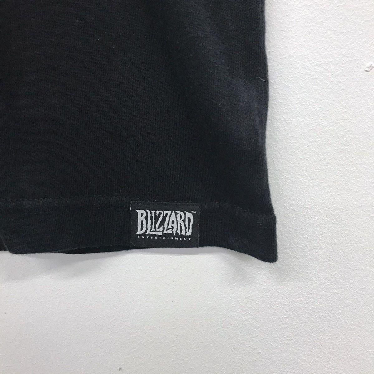Anime × Japanese Brand × Uniqlo Rare!! Uniqlo X Blizzard Entertainment Size US L / EU 52-54 / 3 - 4 Thumbnail