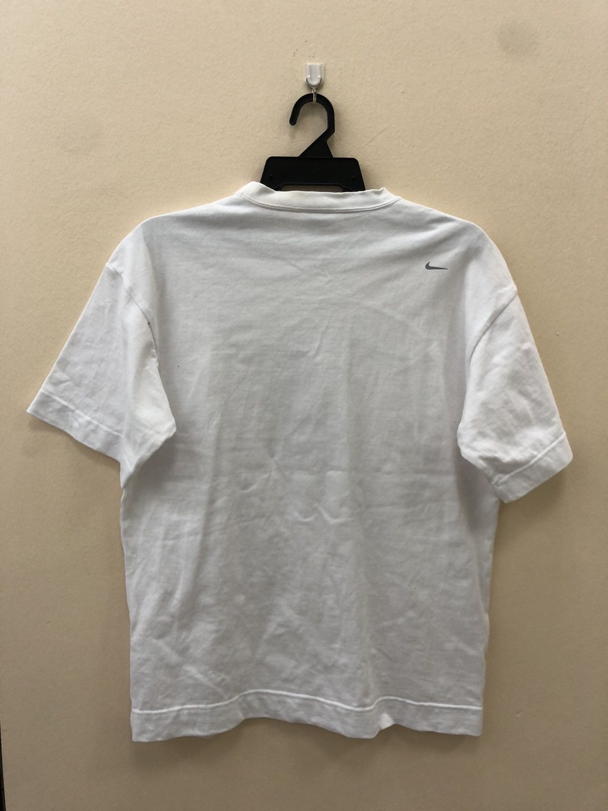 Nike Vintage NIKE centre and back logo white tshirt size M Size US M / EU 48-50 / 2 - 9 Thumbnail