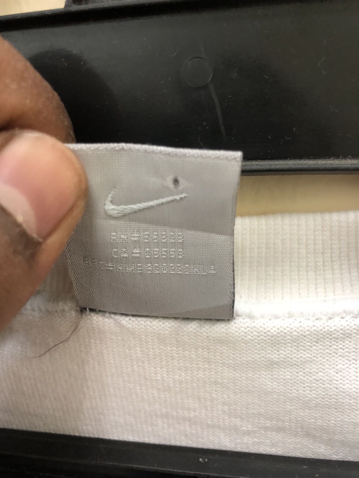 Nike Vintage NIKE centre and back logo white tshirt size M Size US M / EU 48-50 / 2 - 10 Thumbnail