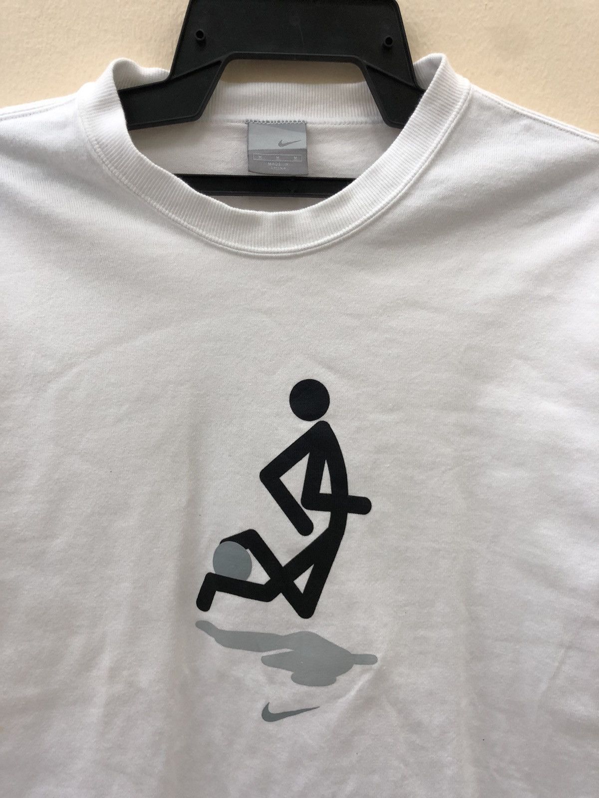 Nike Vintage NIKE centre and back logo white tshirt size M Size US M / EU 48-50 / 2 - 2 Thumbnail