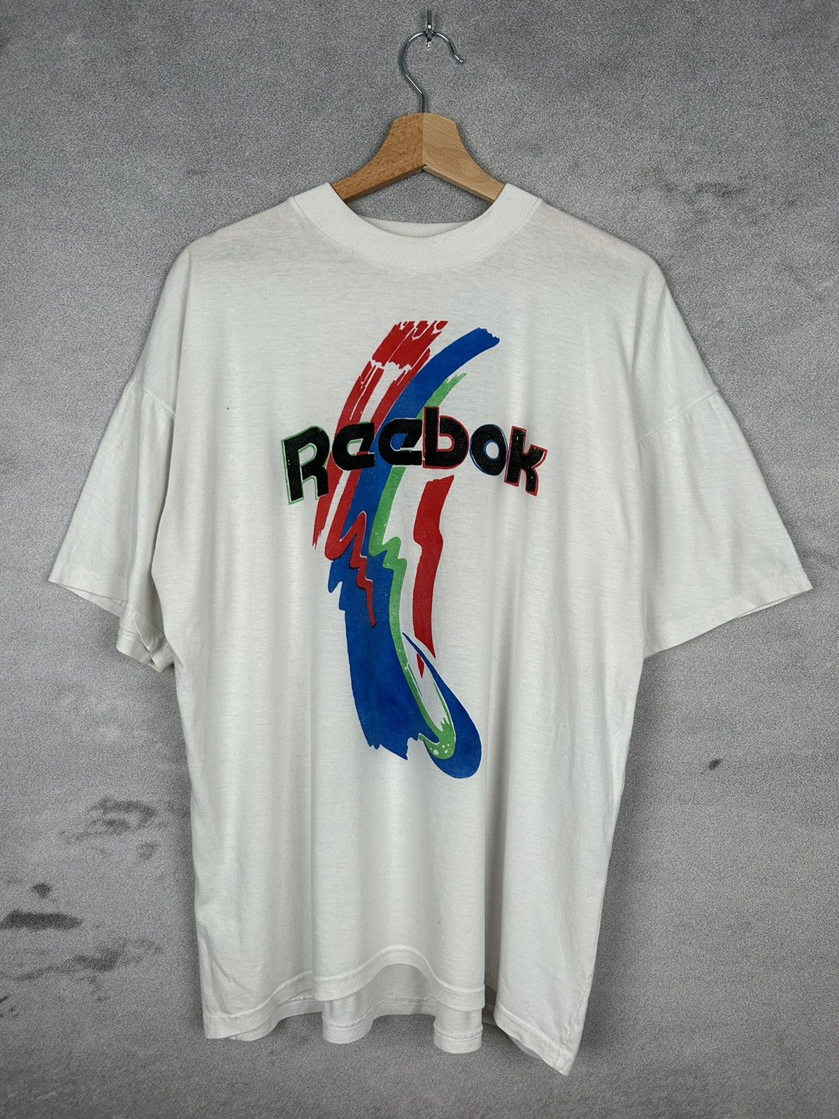 Reebok Vintage Reebok Graphic Tee Sportswear Retro Size US L / EU 52-54 / 3 - 1 Thumbnail