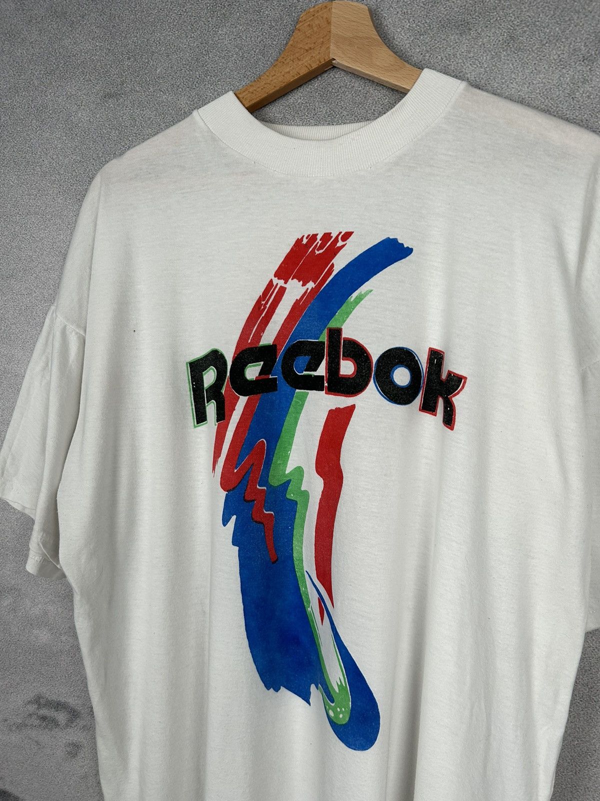 Reebok Vintage Reebok Graphic Tee Sportswear Retro Size US L / EU 52-54 / 3 - 3 Thumbnail