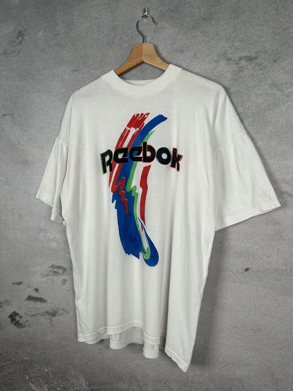Reebok Vintage Reebok Graphic Tee Sportswear Retro Size US L / EU 52-54 / 3 - 2 Thumbnail