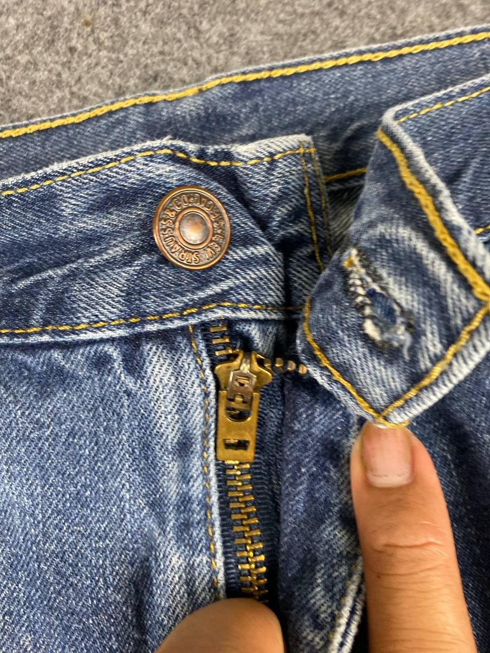 Levi's levis 569 loose fit distressed denim Size US 43 - 13 Thumbnail