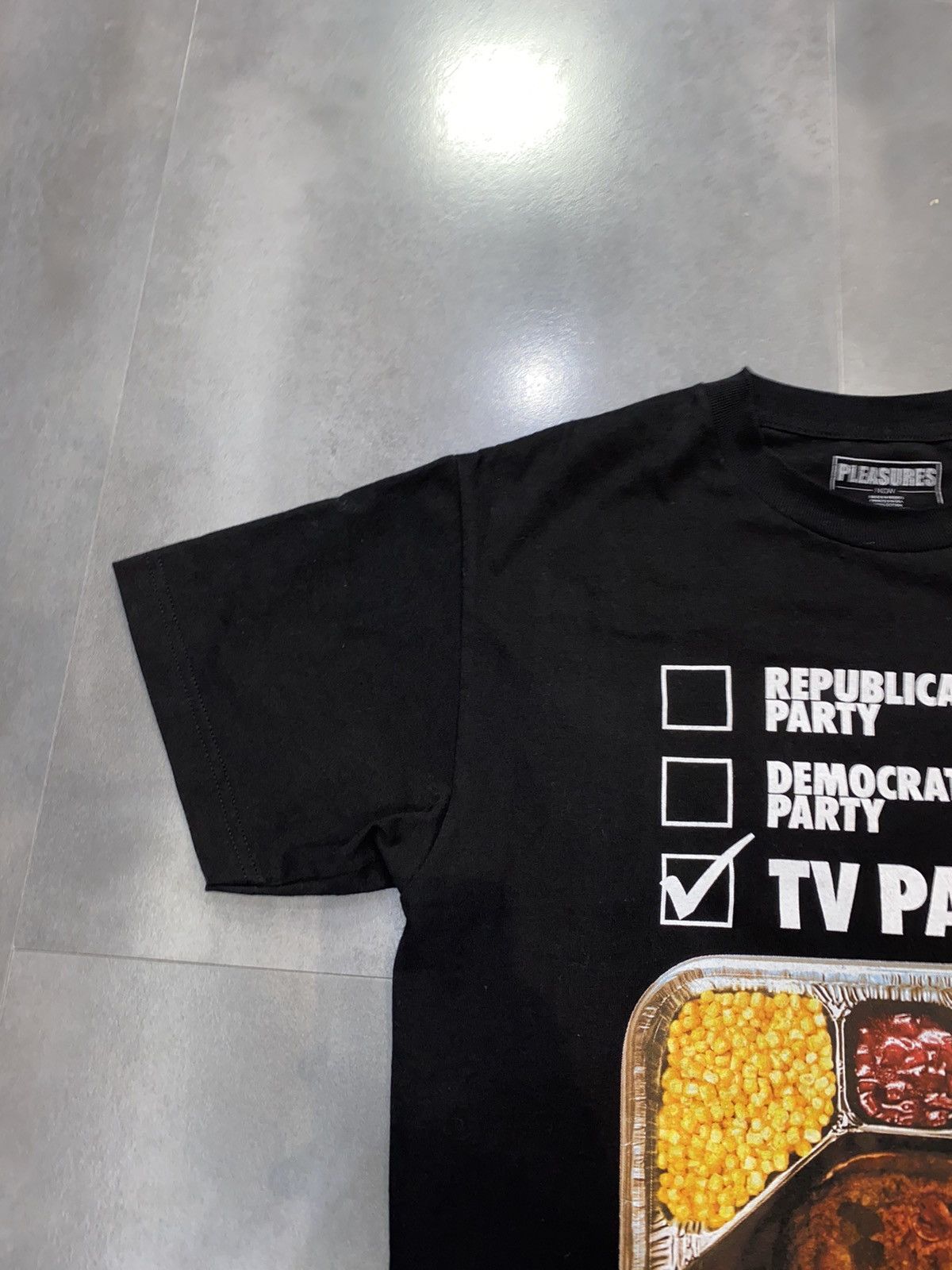 Pleasures DS! Pleasures TV Party Big Logo Black T-Shirt Size US M / EU 48-50 / 2 - 10 Thumbnail