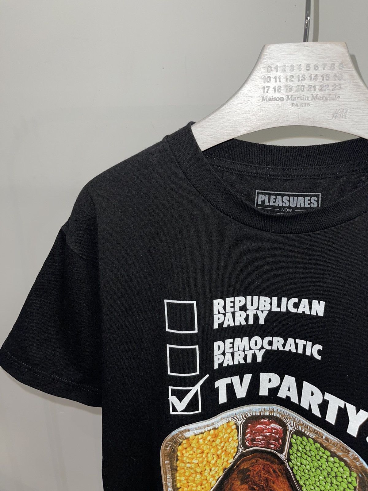 Pleasures DS! Pleasures TV Party Big Logo Black T-Shirt Size US M / EU 48-50 / 2 - 2 Thumbnail