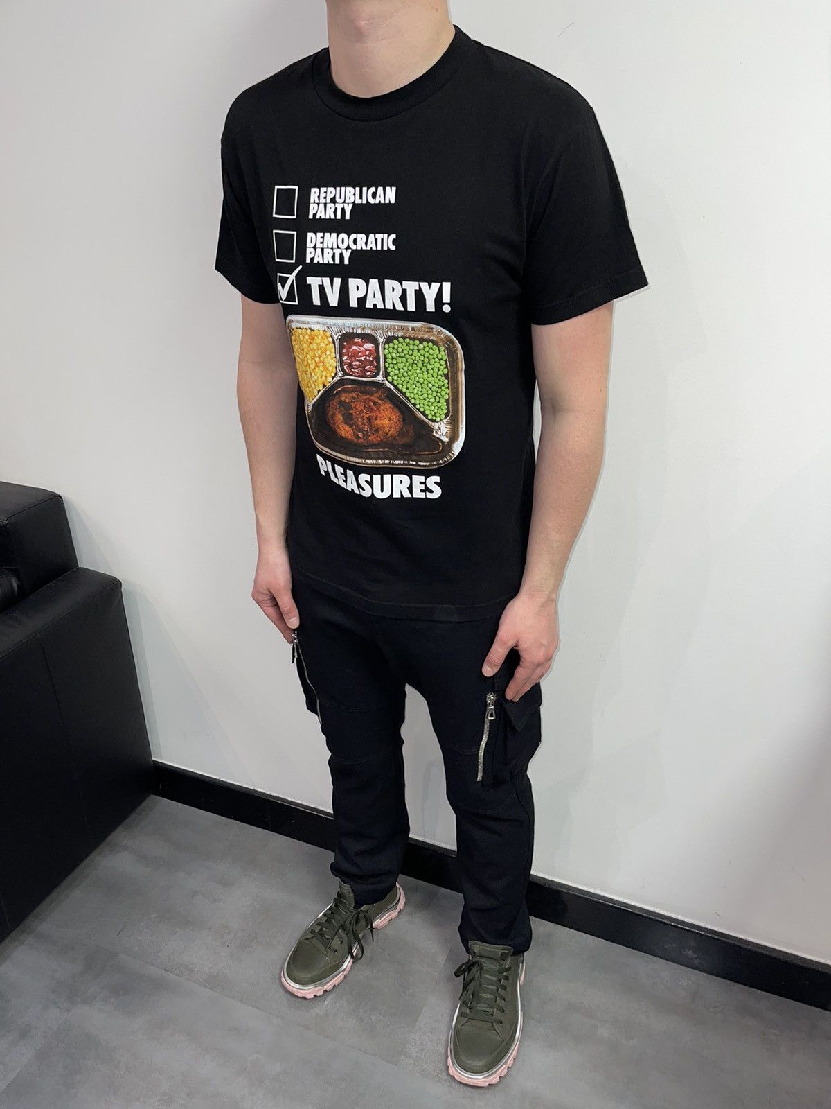 Pleasures DS! Pleasures TV Party Big Logo Black T-Shirt Size US M / EU 48-50 / 2 - 7 Thumbnail