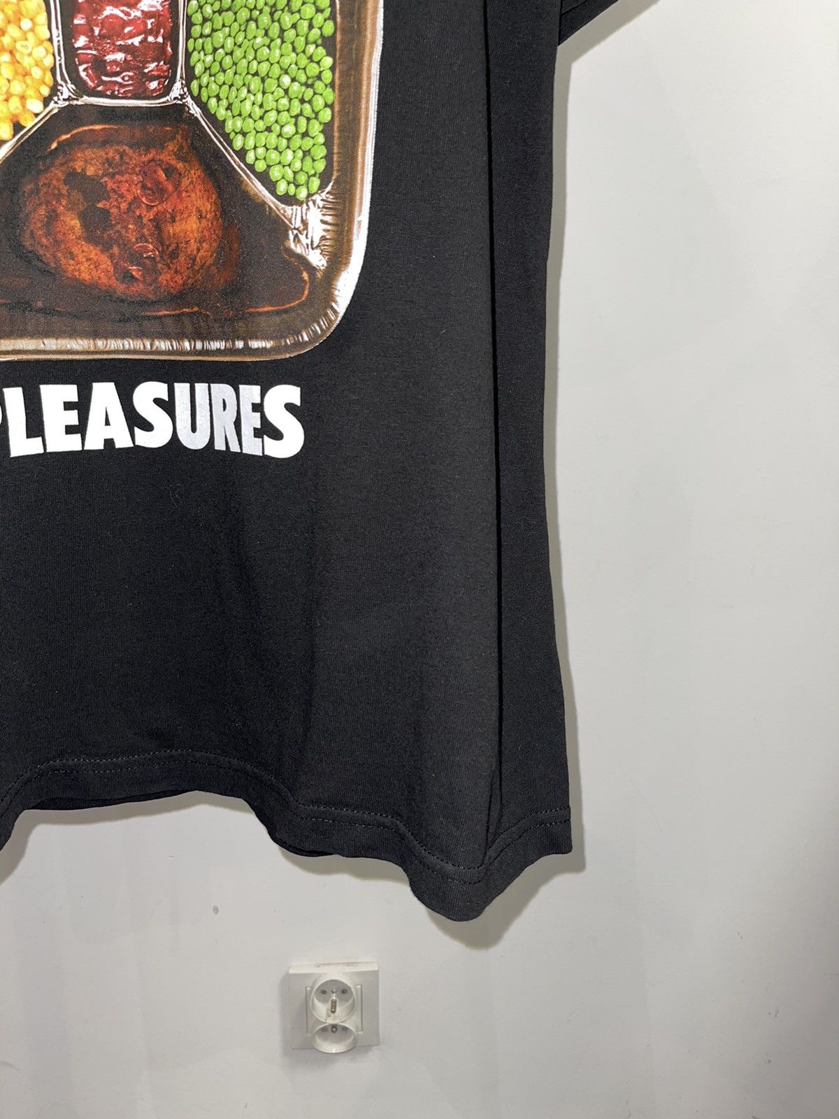 Pleasures DS! Pleasures TV Party Big Logo Black T-Shirt Size US M / EU 48-50 / 2 - 3 Thumbnail