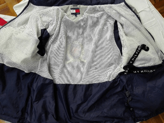 Tommy Hilfiger Vintage Tommy Hilfiger Big Logo Windbreaker Size US L / EU 52-54 / 3 - 6 Thumbnail