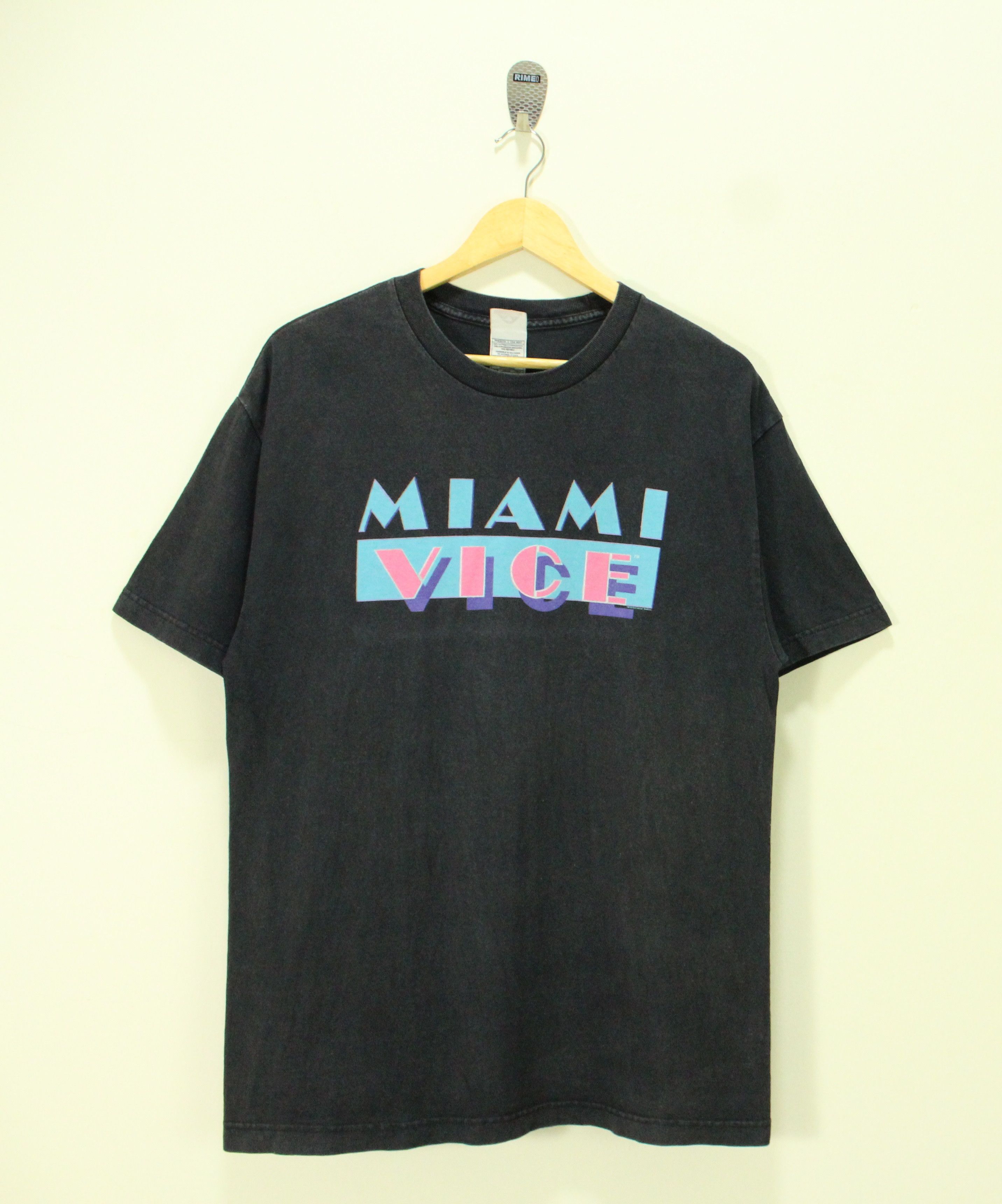 Vintage Vintage MIAMI VICE T Shirt Universal Studios Faded Black Size US L / EU 52-54 / 3 - 1 Thumbnail