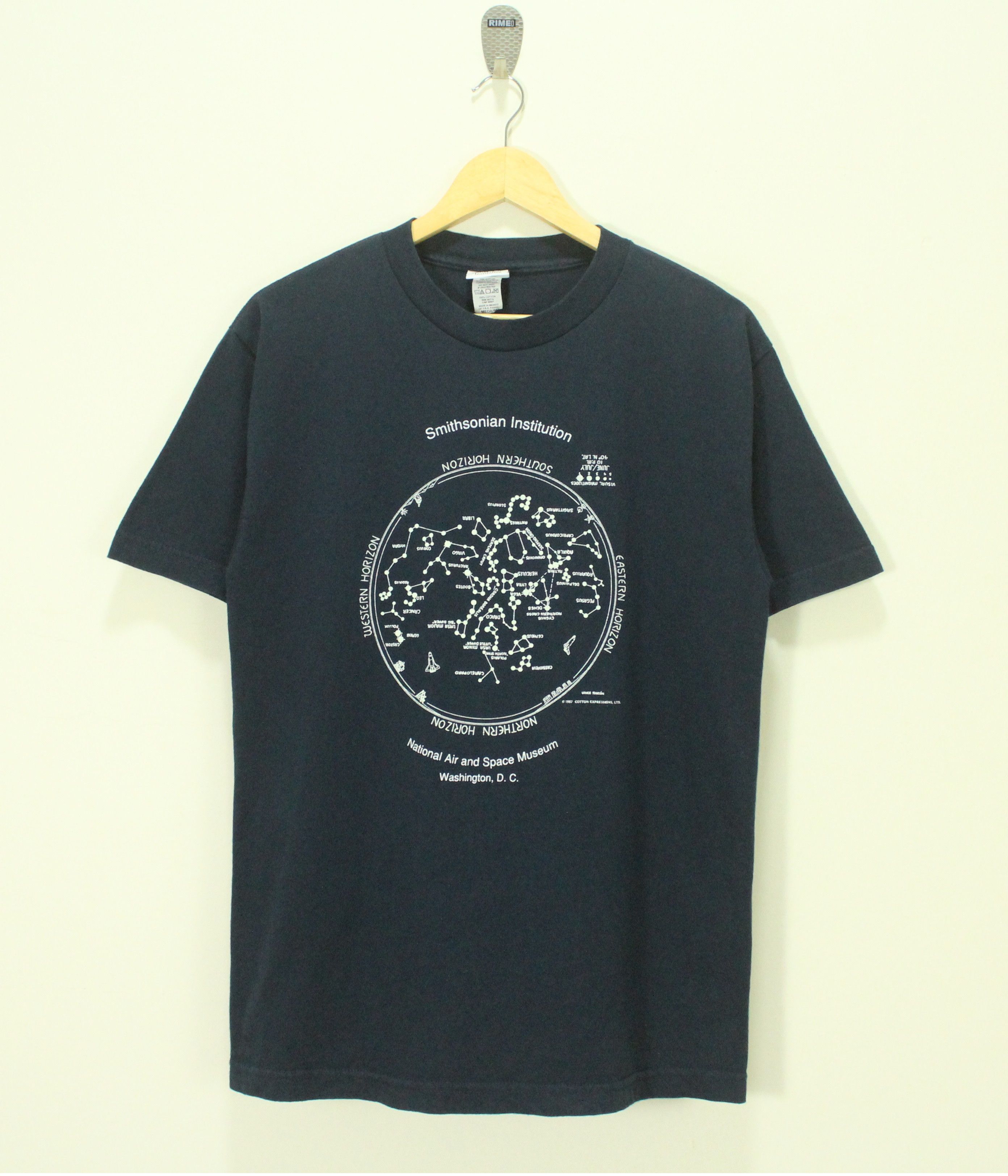 Vintage Vintage SMITHSONIAN INSTITUTION T Shirt Visual Magnitudes Size US M / EU 48-50 / 2 - 1 Thumbnail