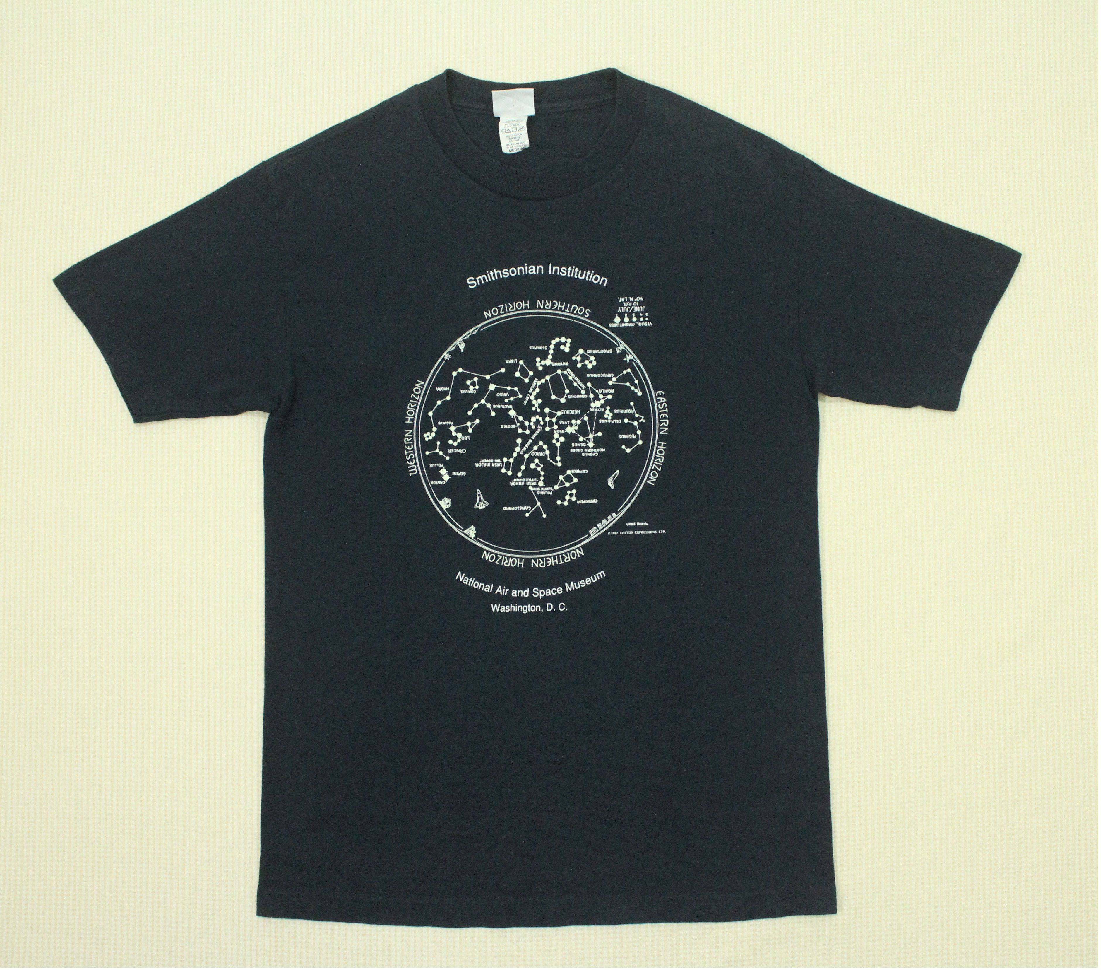 Vintage Vintage SMITHSONIAN INSTITUTION T Shirt Visual Magnitudes Size US M / EU 48-50 / 2 - 3 Thumbnail