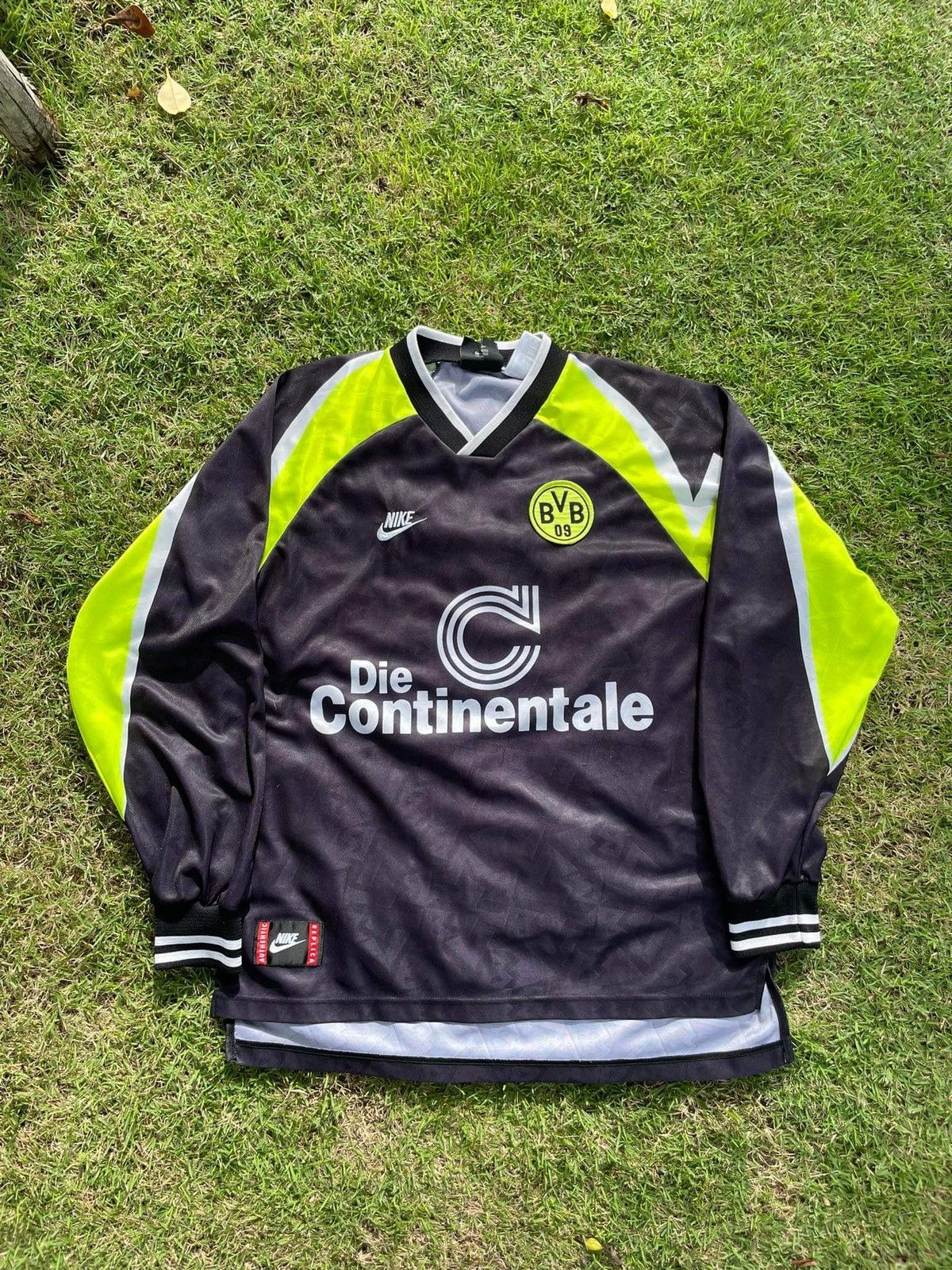 Nike Rare Vintage Borussia Dortmund 1995 Away Long Sleeves Jersey