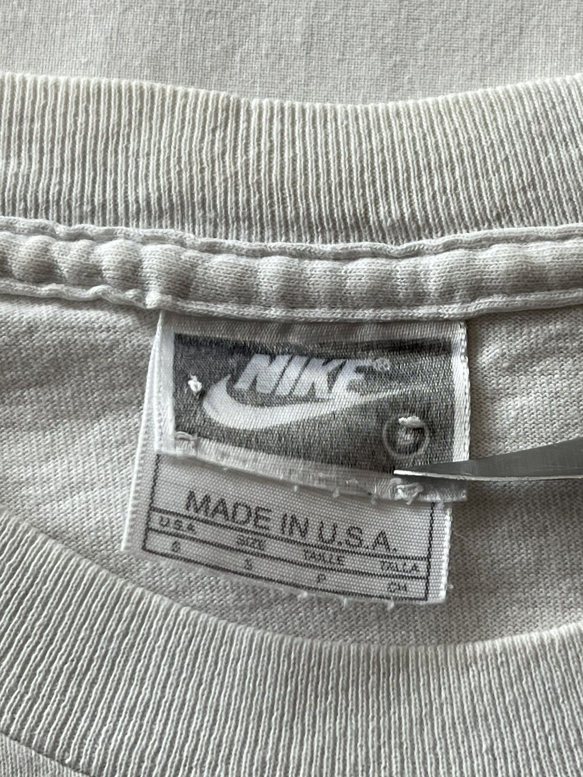 Nike Vintage 90s Nike The Universal Language of Sports White Tee Size US S / EU 44-46 / 1 - 16 Thumbnail