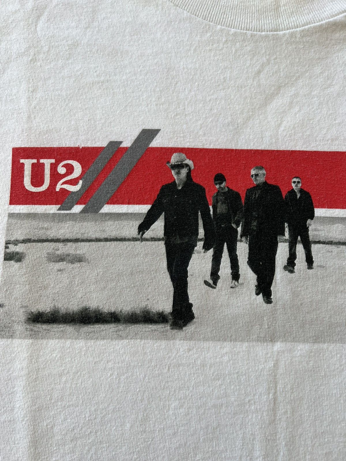 Band Tees Vintage 2005 U2 Vertigo White Tee (Pink Floyd Green Day) Size US M / EU 48-50 / 2 - 6 Thumbnail