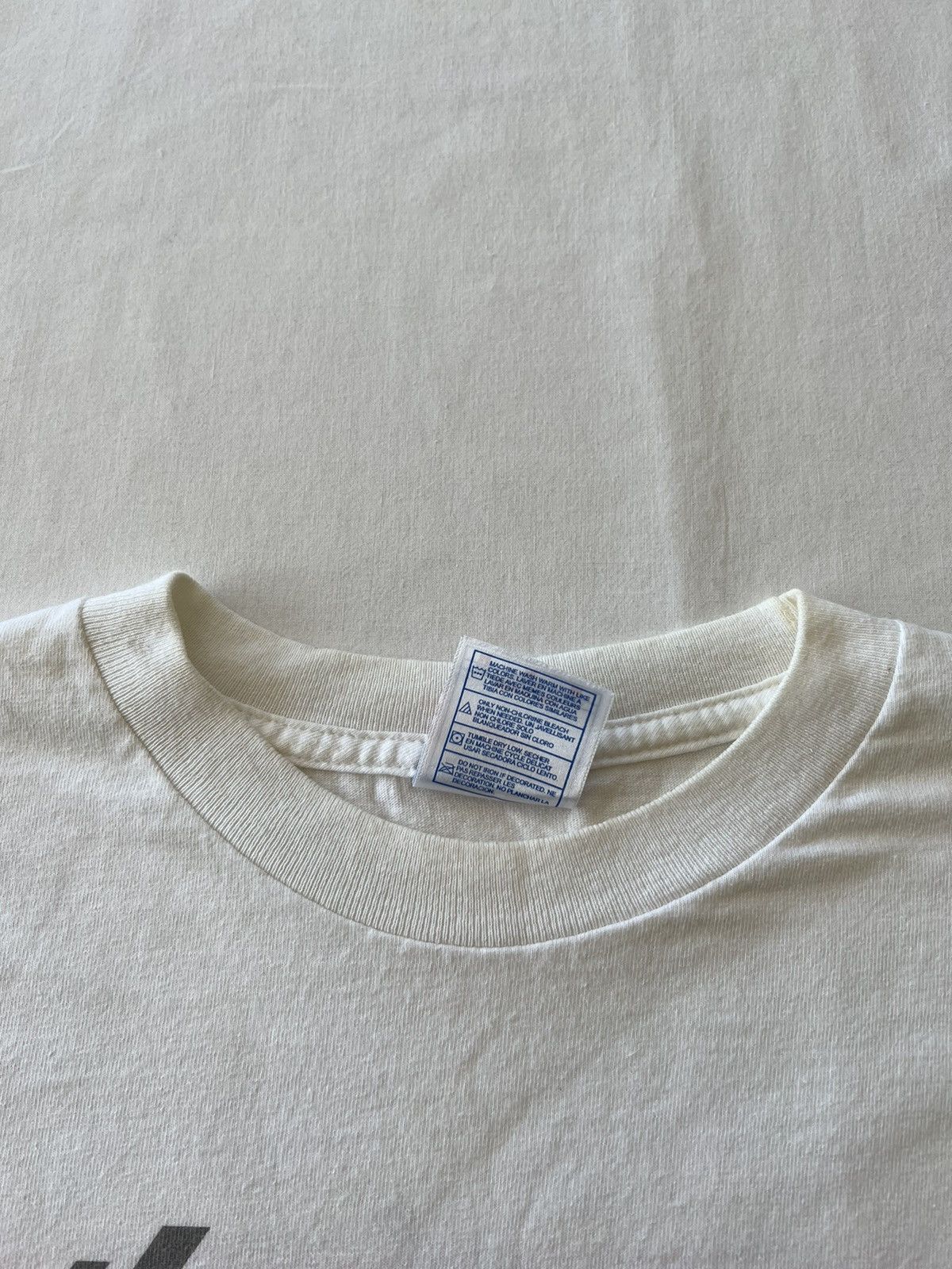 Band Tees Vintage 2005 U2 Vertigo White Tee (Pink Floyd Green Day) Size US M / EU 48-50 / 2 - 11 Thumbnail