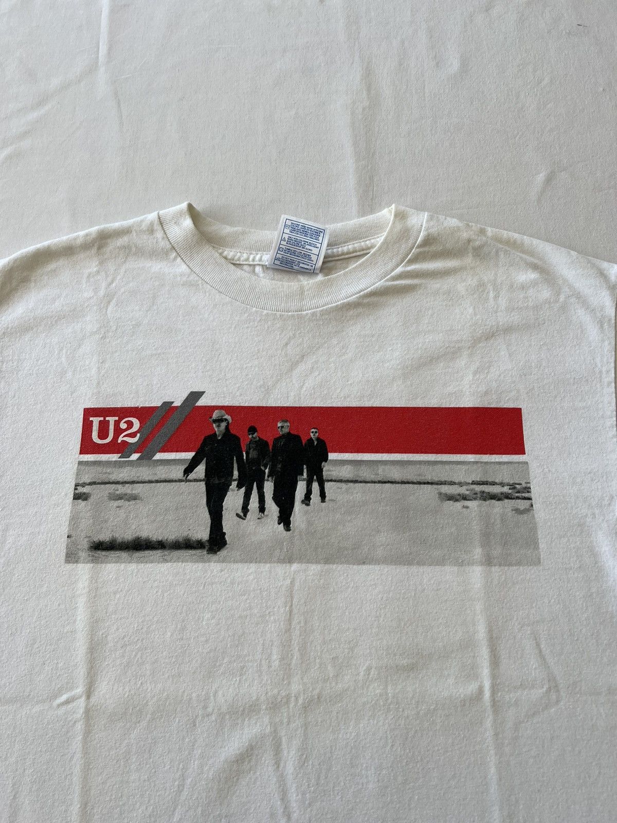Band Tees Vintage 2005 U2 Vertigo White Tee (Pink Floyd Green Day) Size US M / EU 48-50 / 2 - 5 Thumbnail