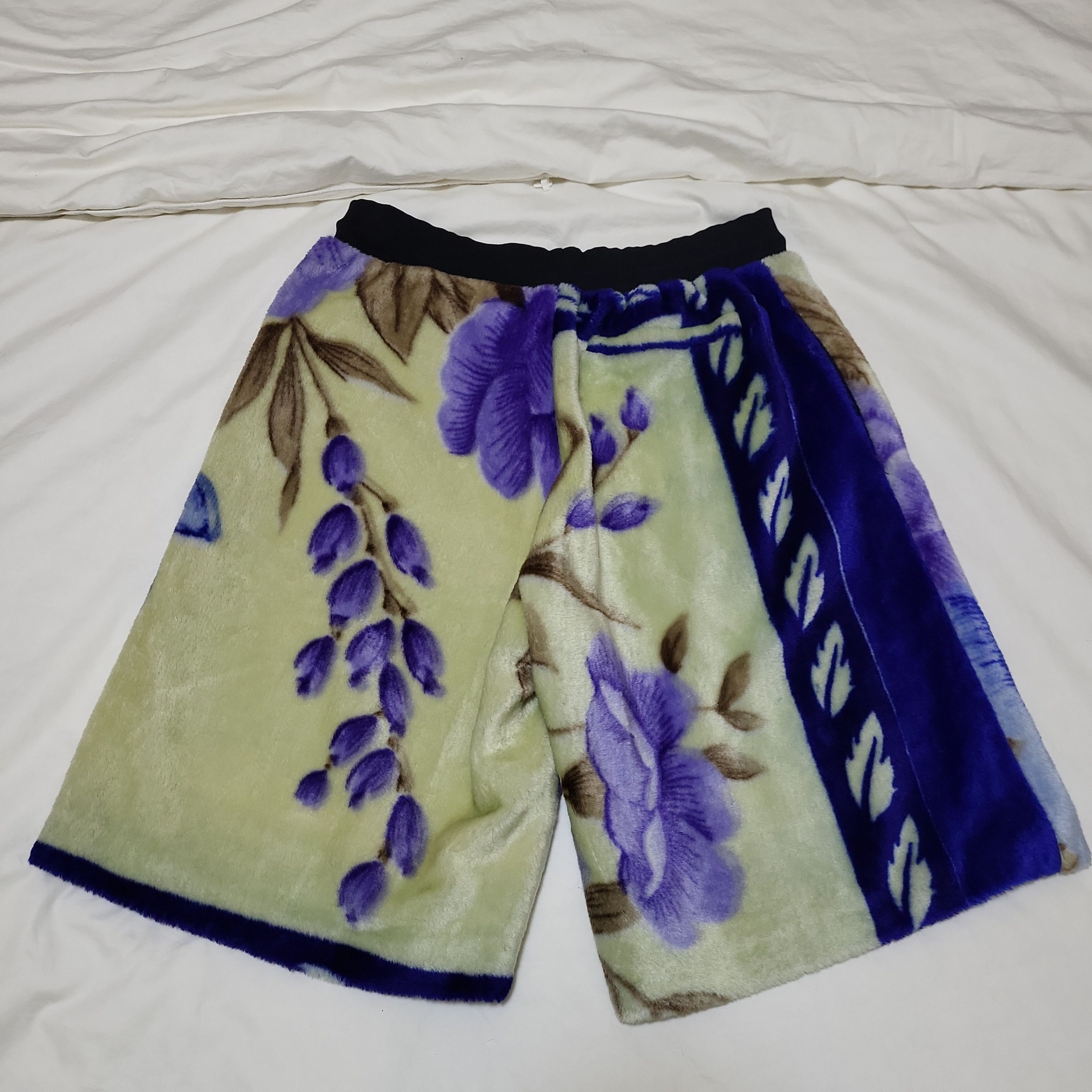 Andrea Crews Upcycled Bed Cover Floral Shorts (M) Size 27" / US 4 / IT 40 - 2 Thumbnail
