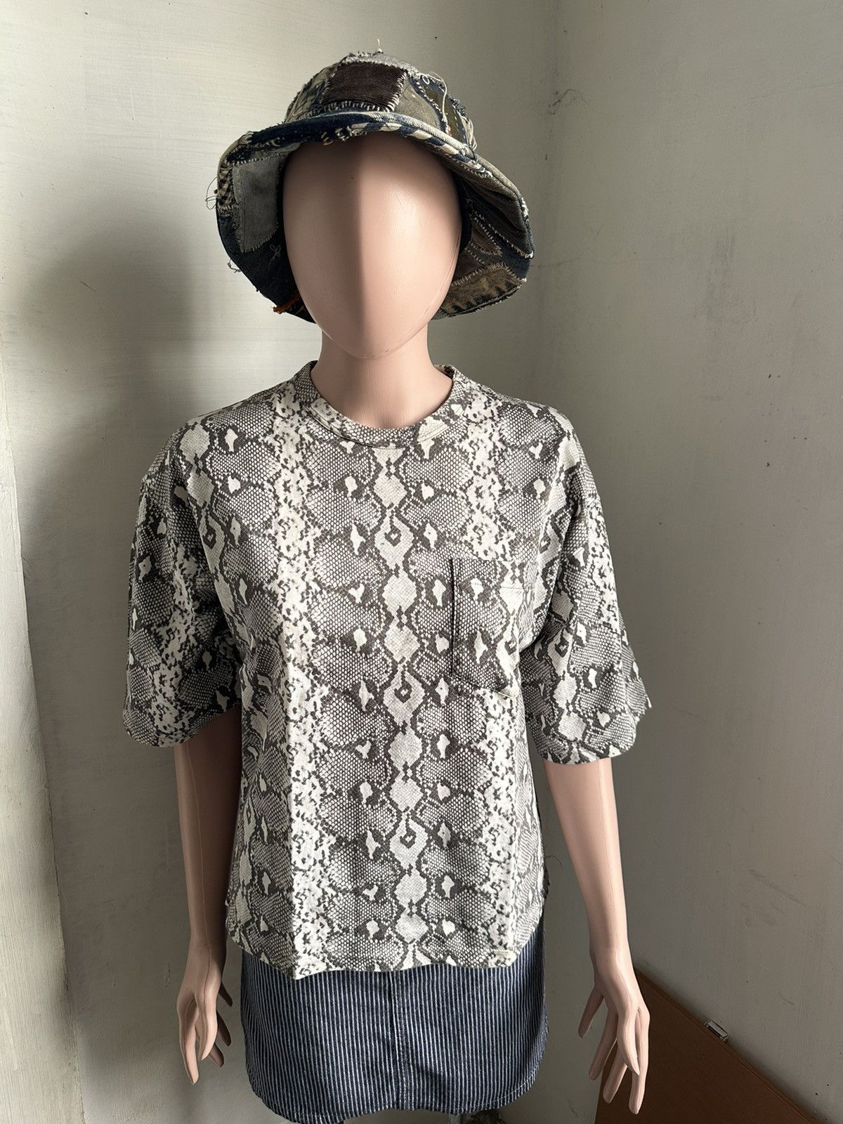 HYKE × Japanese Brand Hyke Japan Fullprint Snakeskin Boxy Tshirt Size M / US 6-8 / IT 42-44 - 1 Thumbnail