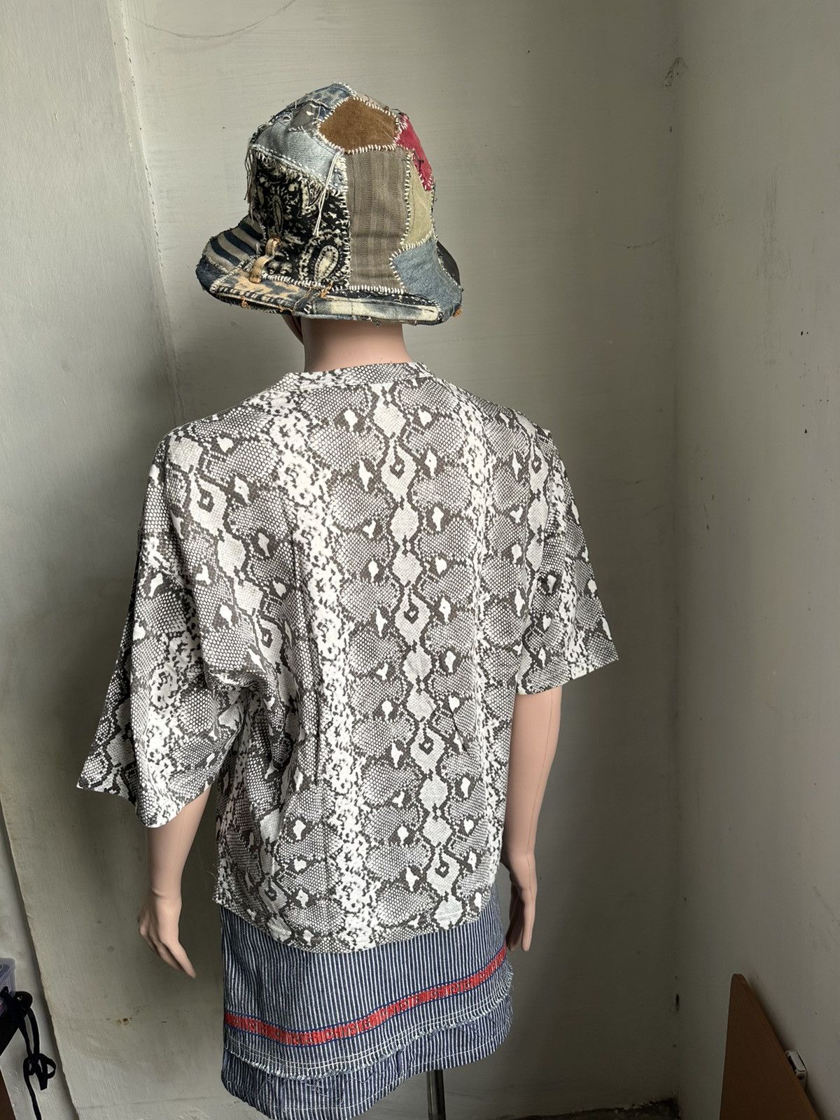 HYKE × Japanese Brand Hyke Japan Fullprint Snakeskin Boxy Tshirt Size M / US 6-8 / IT 42-44 - 4 Thumbnail
