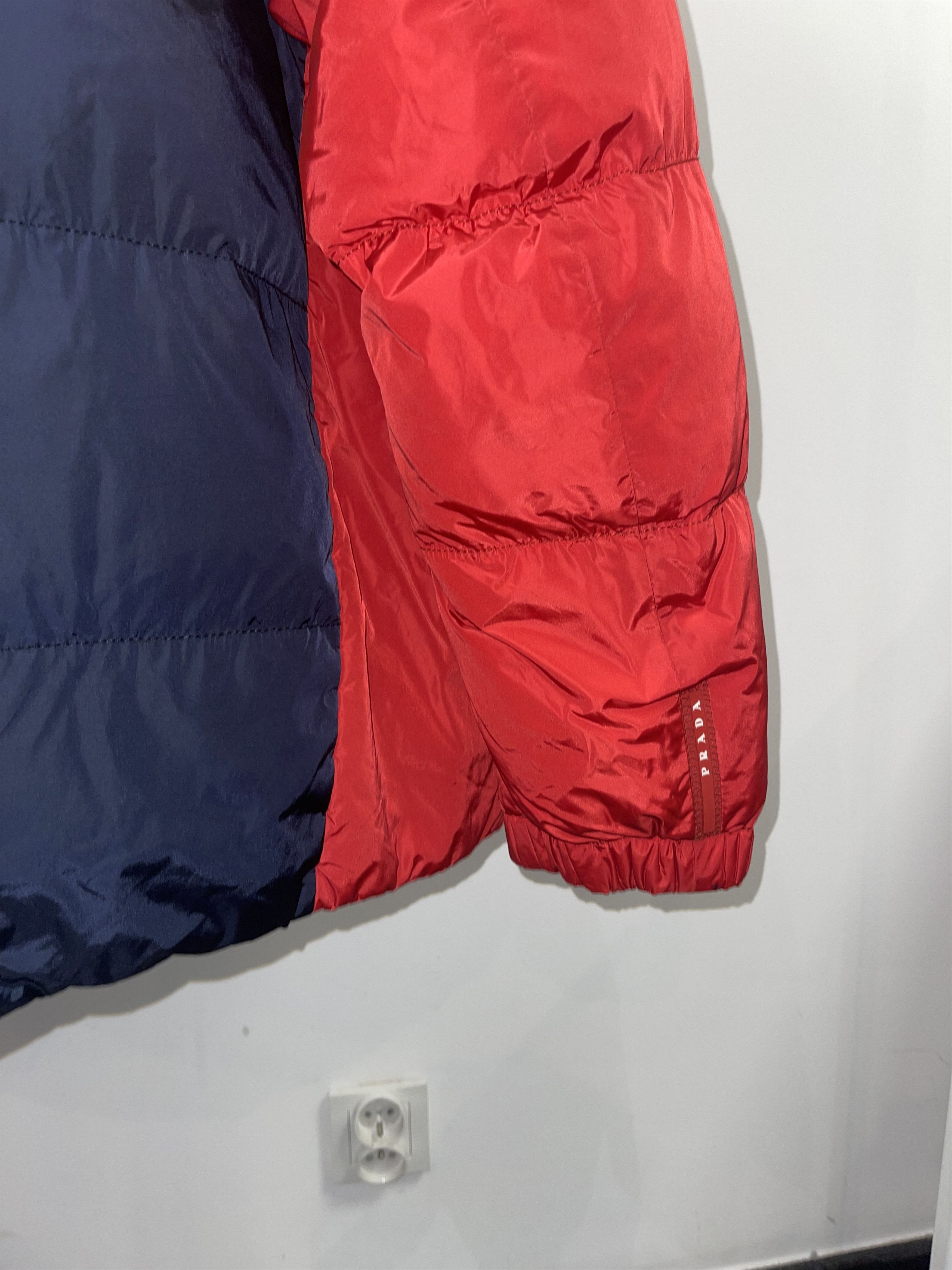 Prada AW08 Prada Red Tab Logo Two Tone Down Puffer Jacket Size US L / EU 52-54 / 3 - 7 Thumbnail
