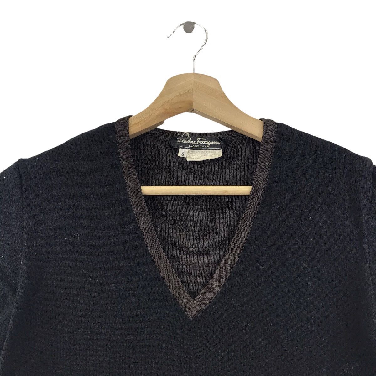 Salvatore Ferragamo SALVATORE FERRAGAMO ITALY Black V neck T shirt Size US S / EU 44-46 / 1 - 2 Thumbnail
