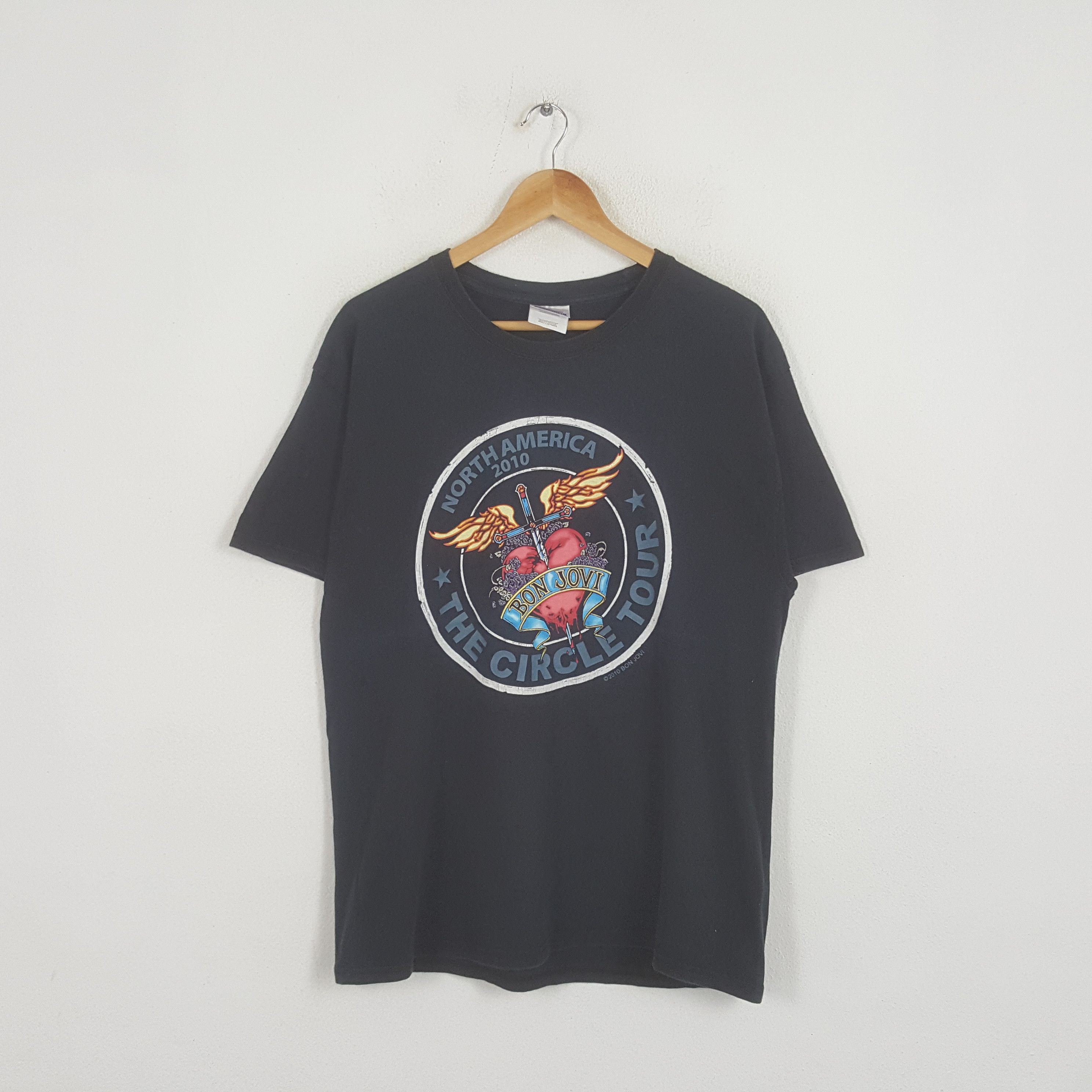 Band Tees × Bon Jovi × Vintage Vintage Bon Jovi American Rock Band Tour 2010 Tshirt Size US L / EU 52-54 / 3 - 1 Thumbnail