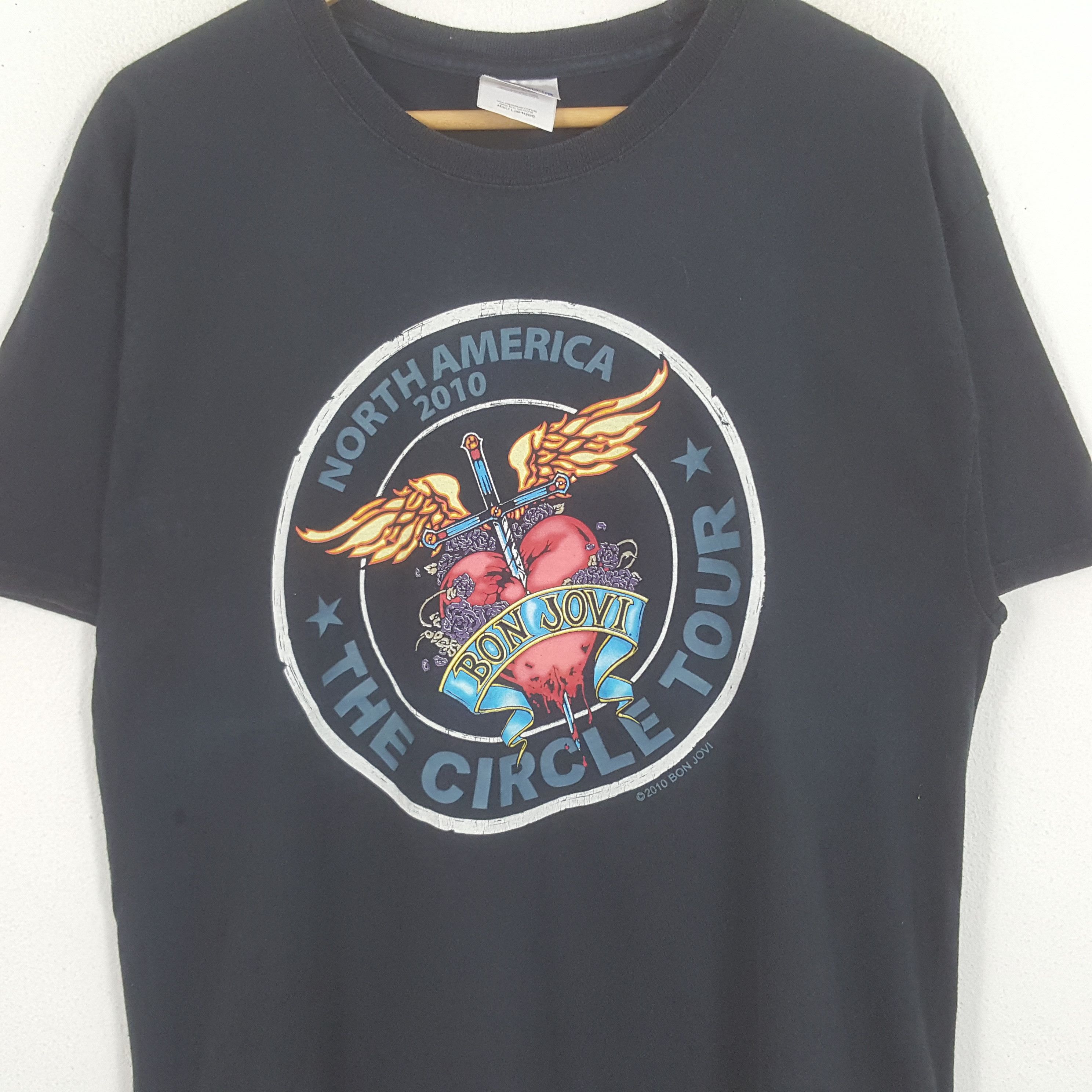 Band Tees × Bon Jovi × Vintage Vintage Bon Jovi American Rock Band Tour 2010 Tshirt Size US L / EU 52-54 / 3 - 2 Thumbnail