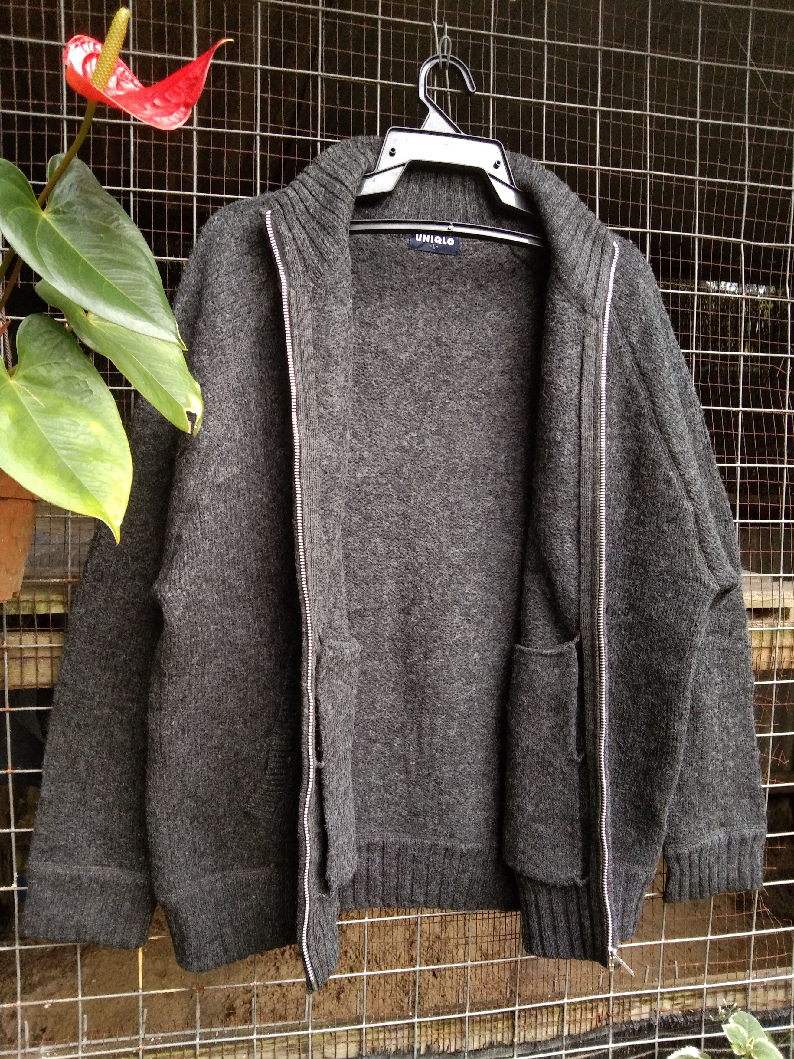 image of Vintage Uniqlo Wool Knit Sweater in Charcoal Grey, Men's (Size Large)