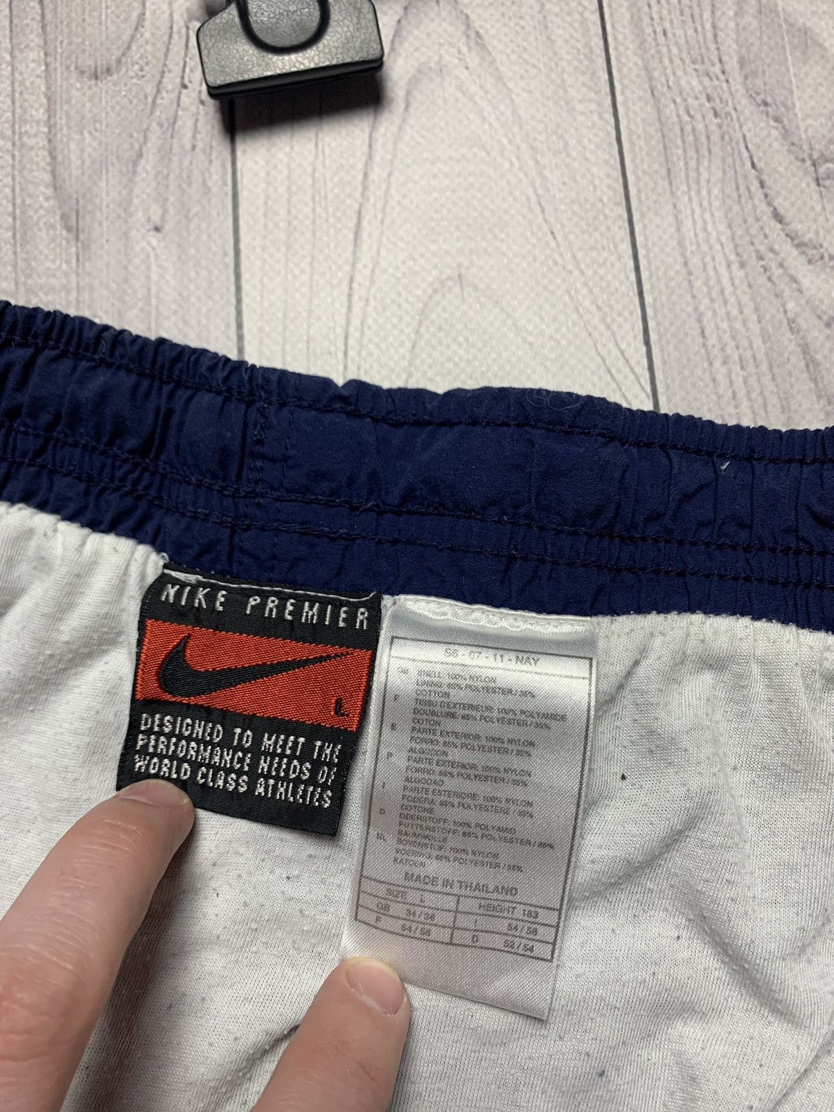 Vintage Vintage Arsenal Nike soccer shorts size L Rare Size US 34 / EU 50 - 4 Thumbnail