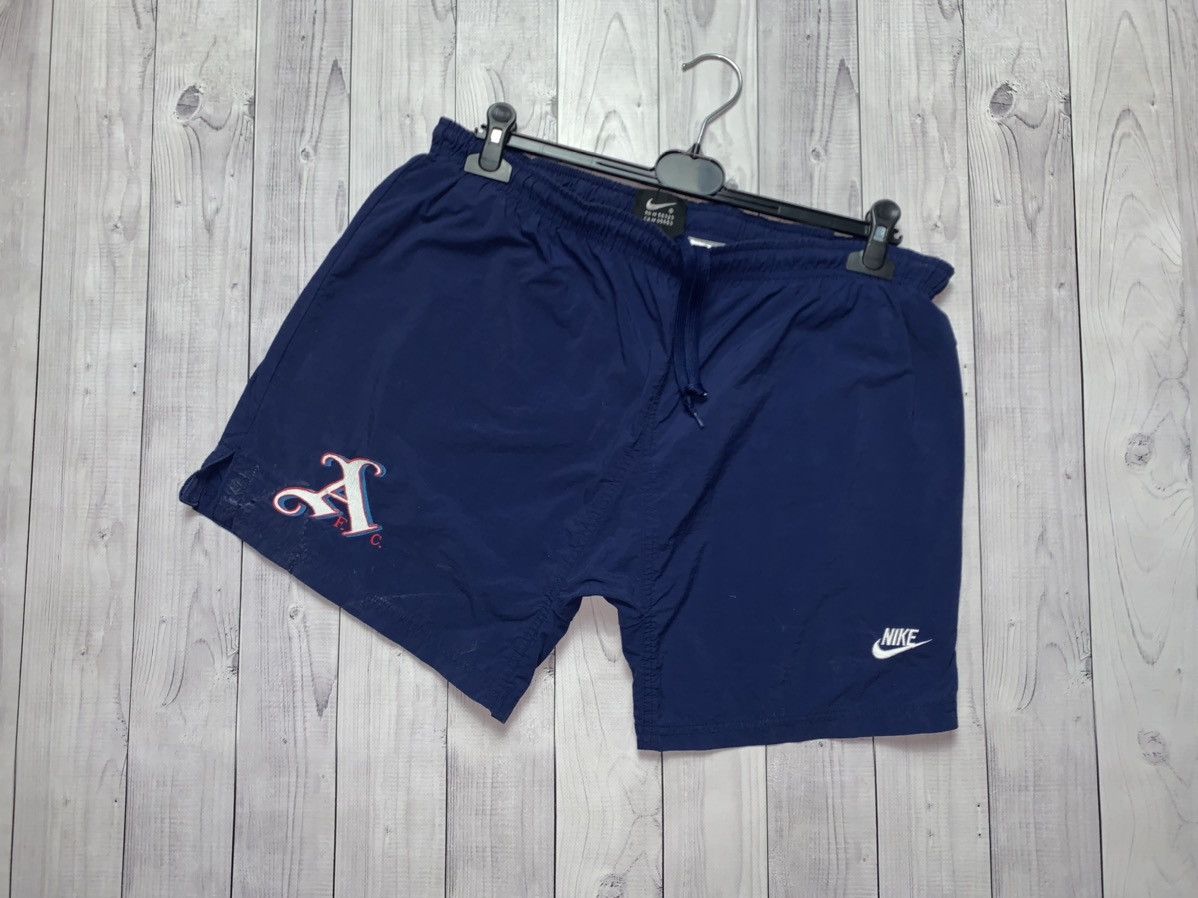 Vintage Vintage Arsenal Nike soccer shorts size L Rare Size US 34 / EU 50 - 1 Thumbnail