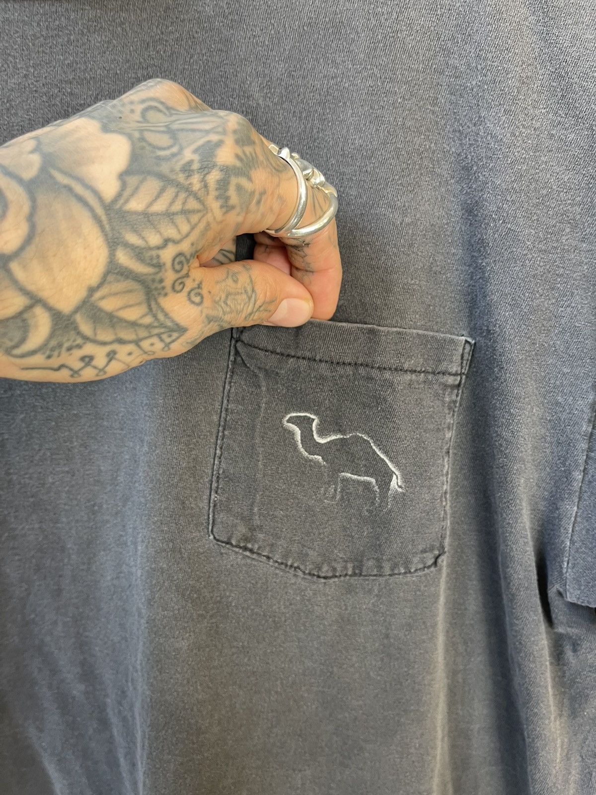 Camel × Vintage Vintage 90s CAMEL SINGLE STITCH BLACK SHIRT Size US XL / EU 56 / 4 - 5 Thumbnail