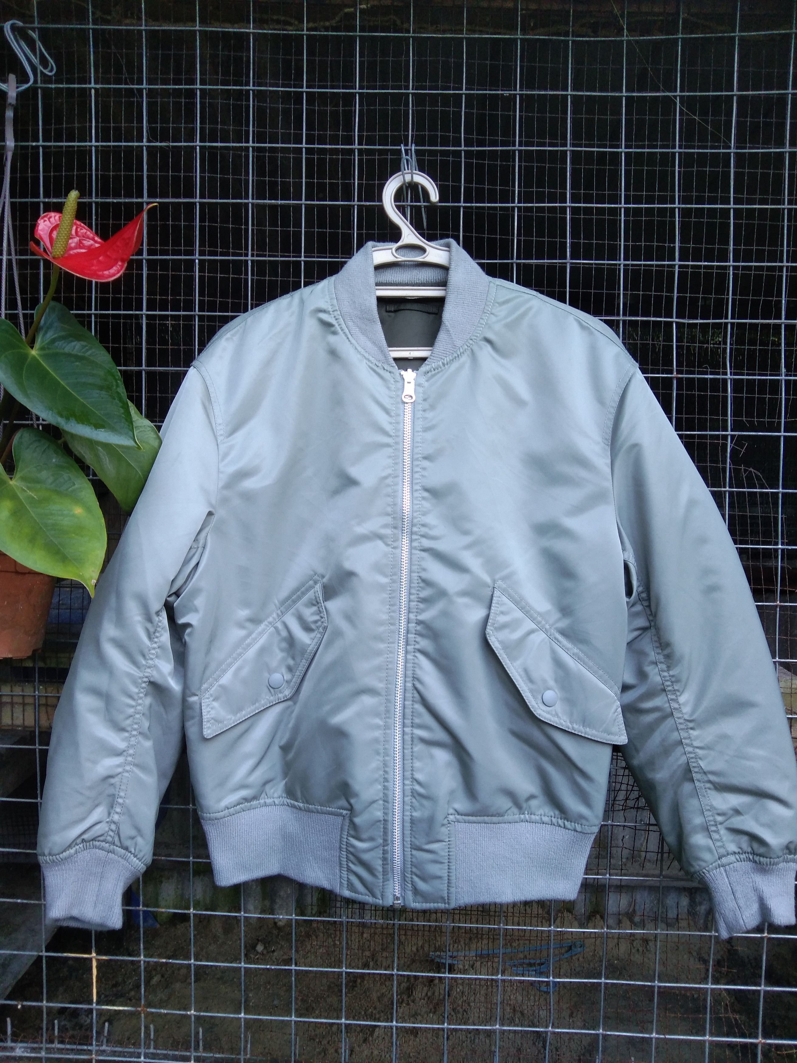 Lemaire × Uniqlo MEN'S REVISIBLE BOMBER JACKET Size US S / EU 44-46 / 1 - 9 Thumbnail