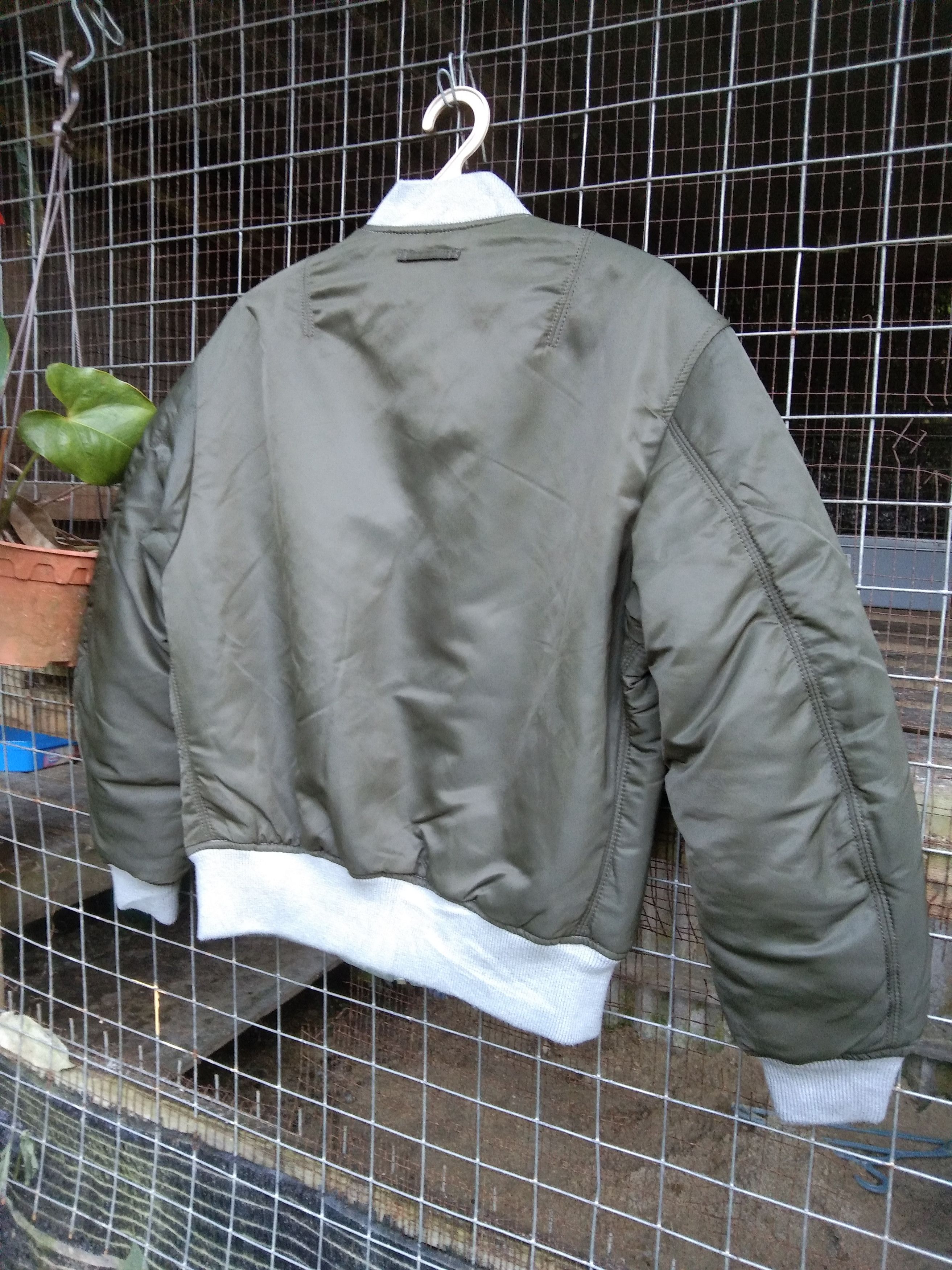 Lemaire × Uniqlo MEN'S REVISIBLE BOMBER JACKET Size US S / EU 44-46 / 1 - 6 Thumbnail