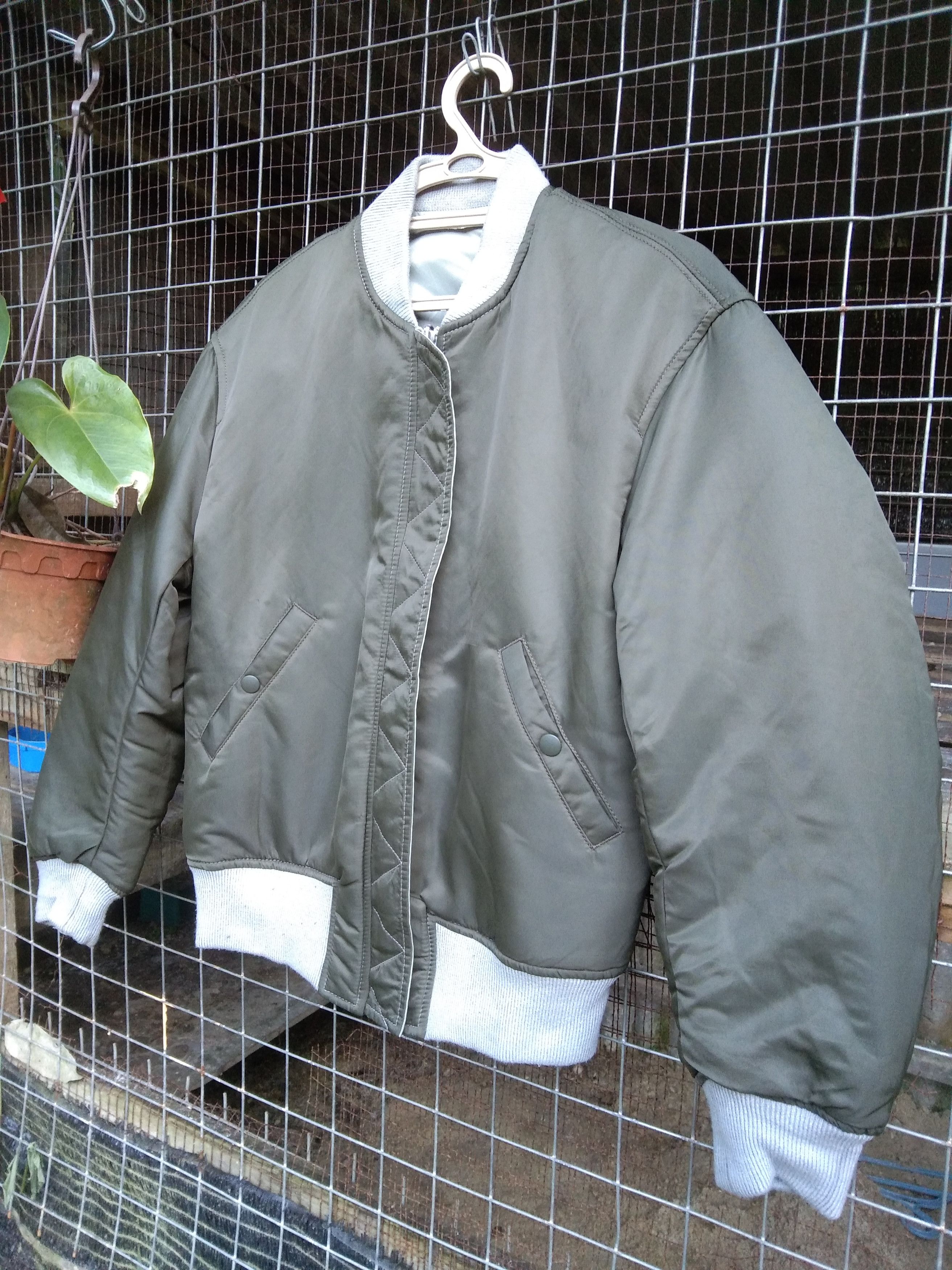 Lemaire × Uniqlo MEN'S REVISIBLE BOMBER JACKET Size US S / EU 44-46 / 1 - 4 Thumbnail