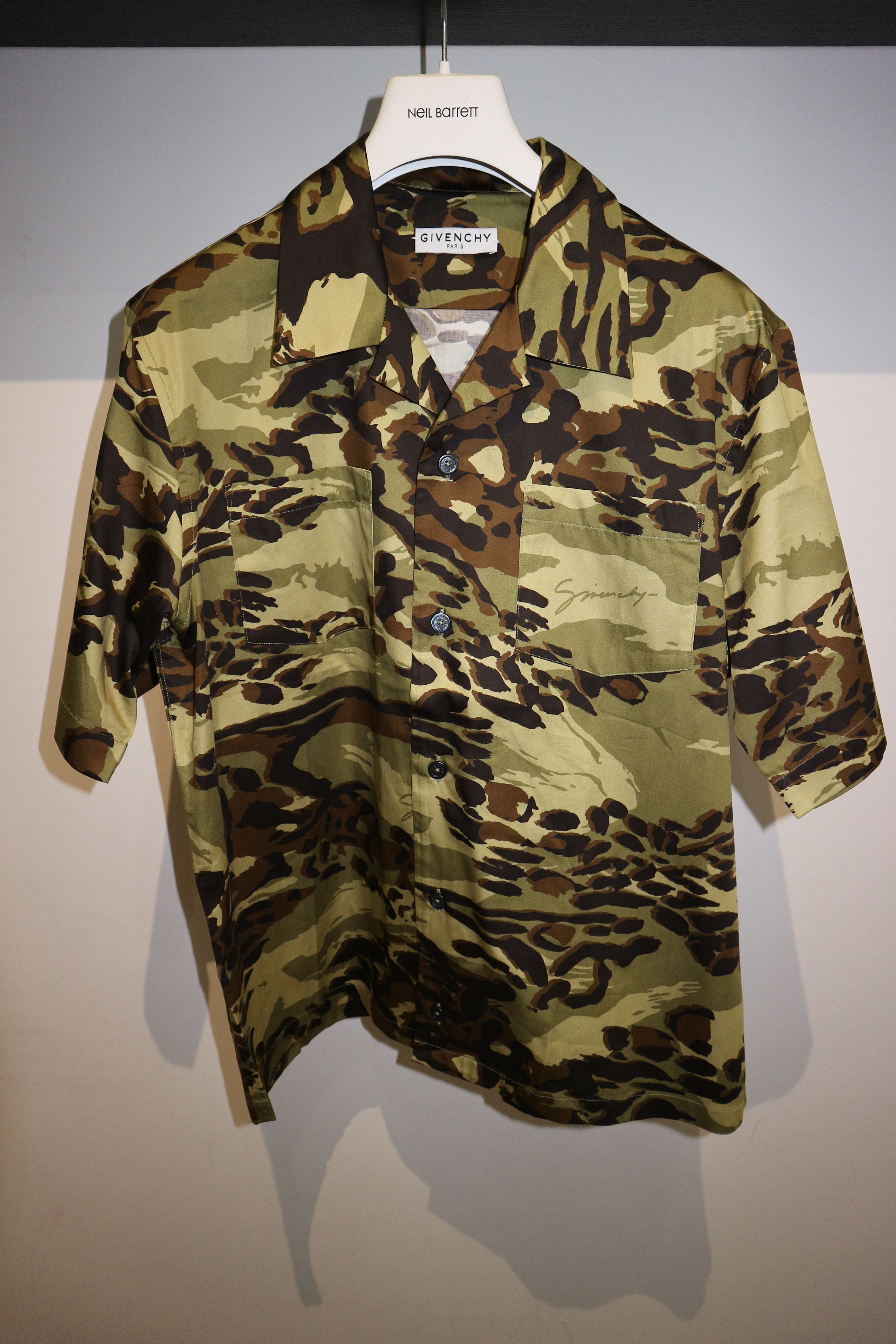 Givenchy Camo "rare" print t-shirt Size US XS / EU 42 / 0 - 1 Thumbnail