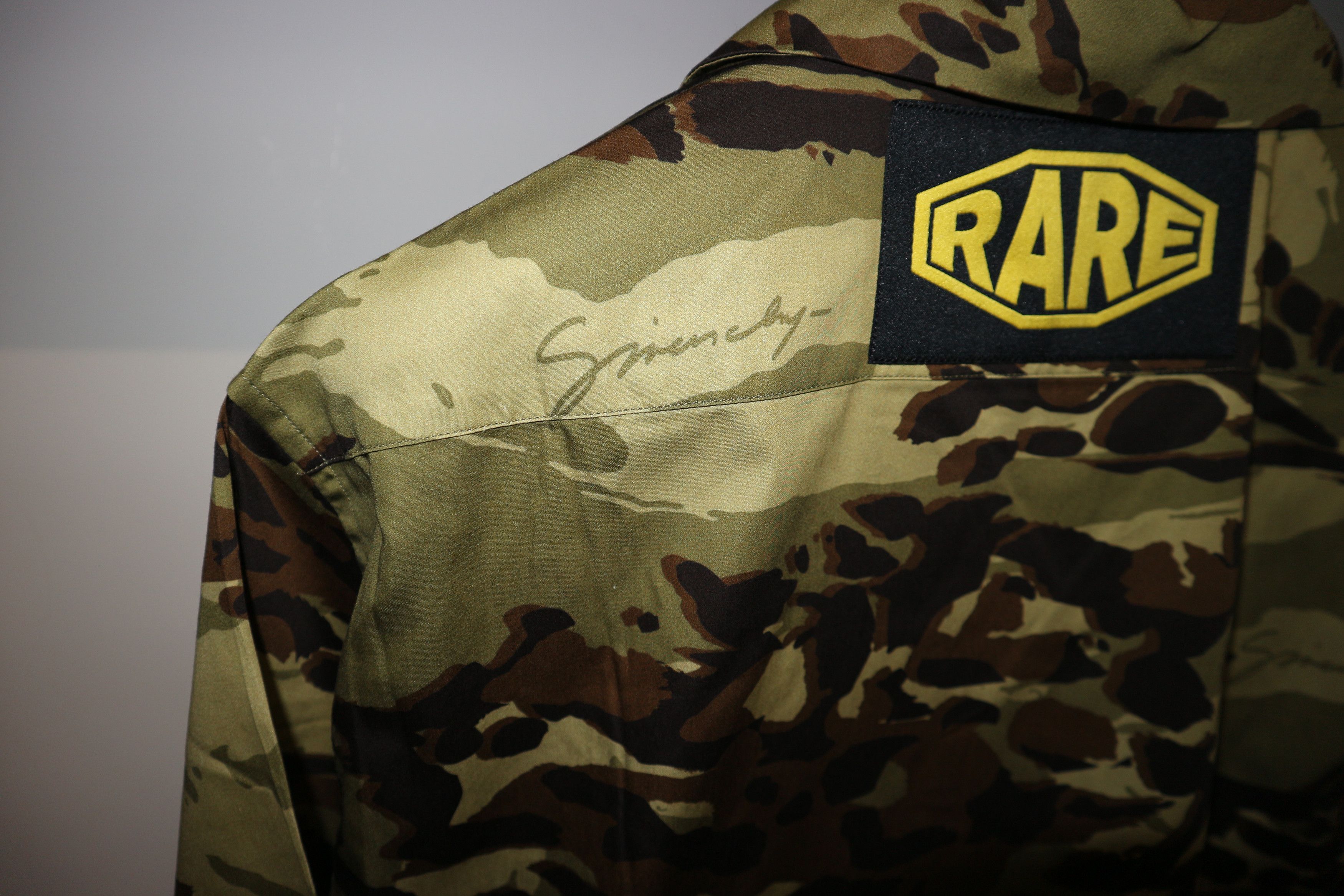 Givenchy Camo "rare" print t-shirt Size US XS / EU 42 / 0 - 10 Thumbnail